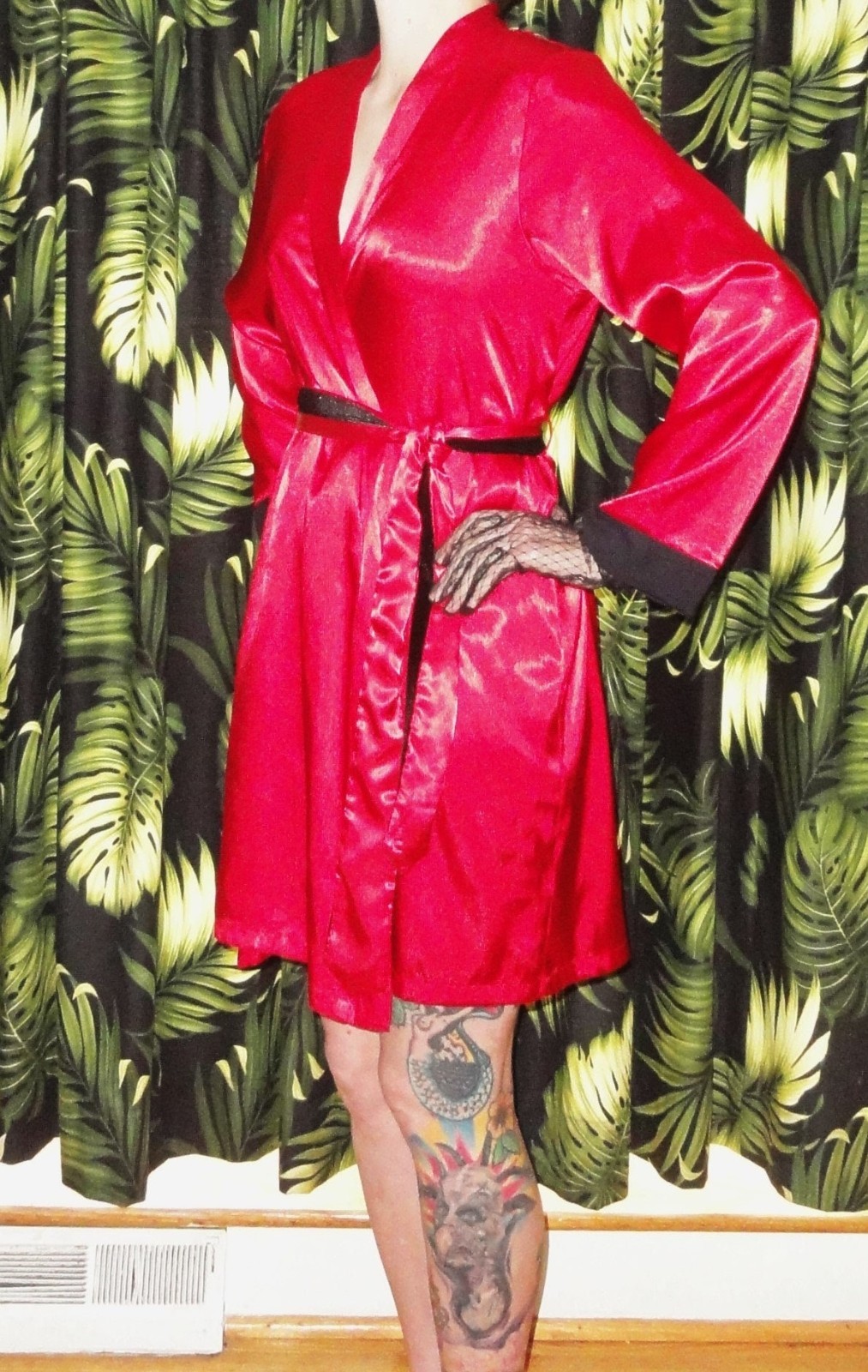 Vintage Red & Black Satiny Robe M to L sleepwear pinup retro boudoir