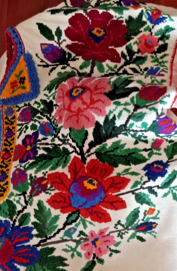SUPER RARE UKRANIAN HAND EMBROIDERED HOMESPUN LINEN WOMAN DRESS 1900-1910