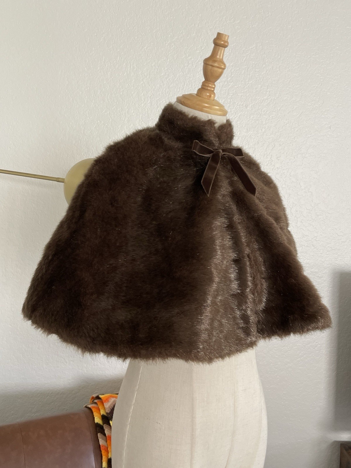 Vintage Glam Luxurious Classic Fur Bow Cape Brown