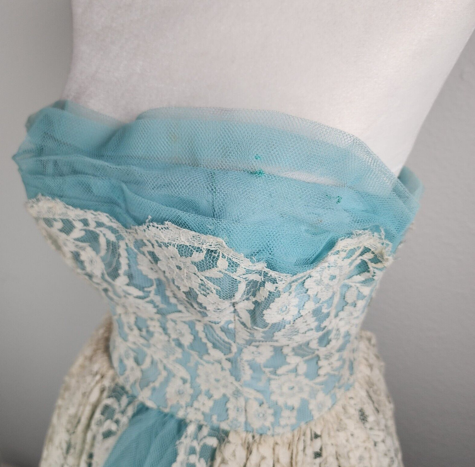 Vintage 1950s Strapless Turquoise Tulle Lace Prom Dress Cupcake Party Talon Zip