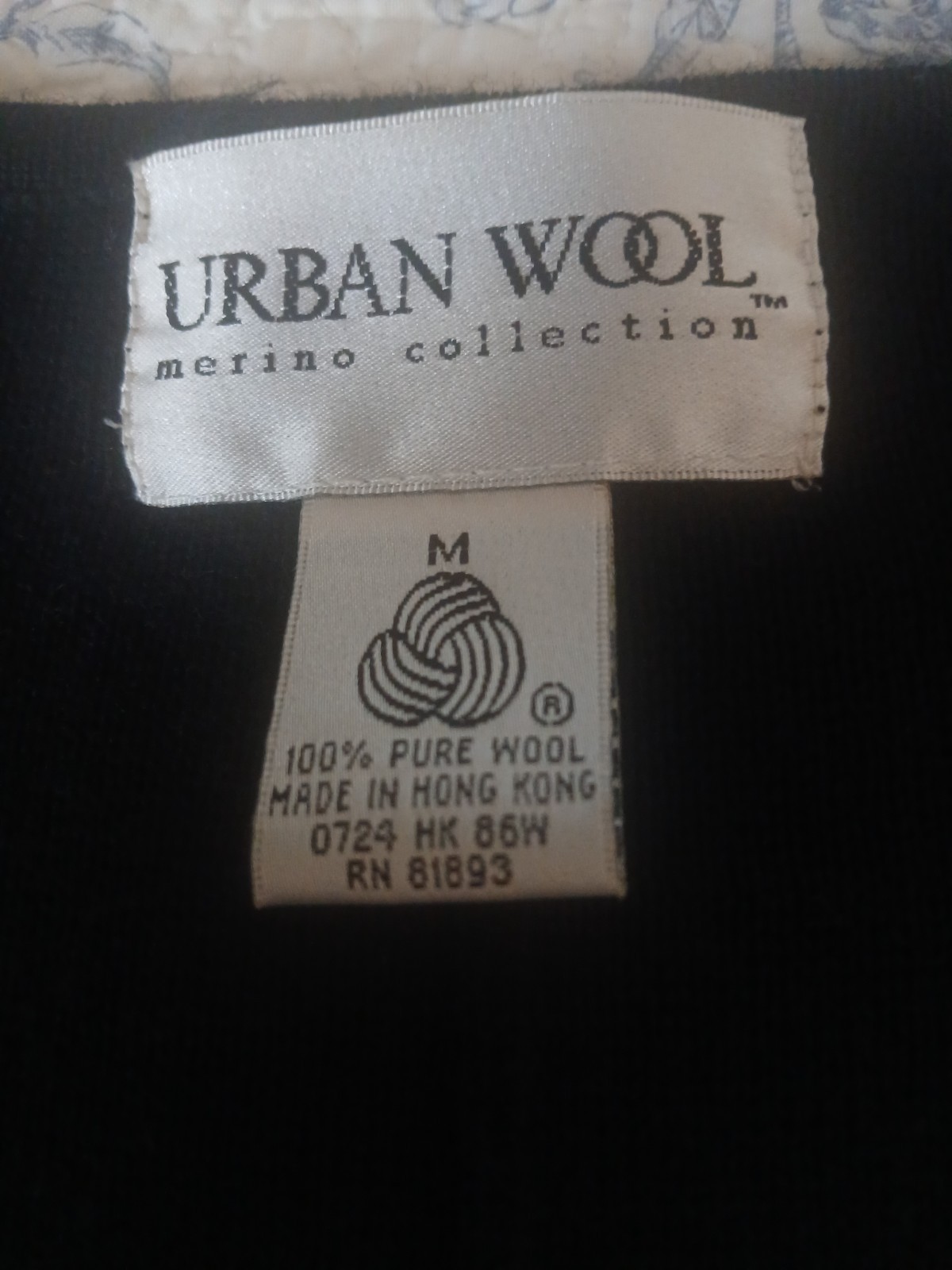 Vintage 1990&rsquo;s Urban Wool Size Medium V-neck Jumper
