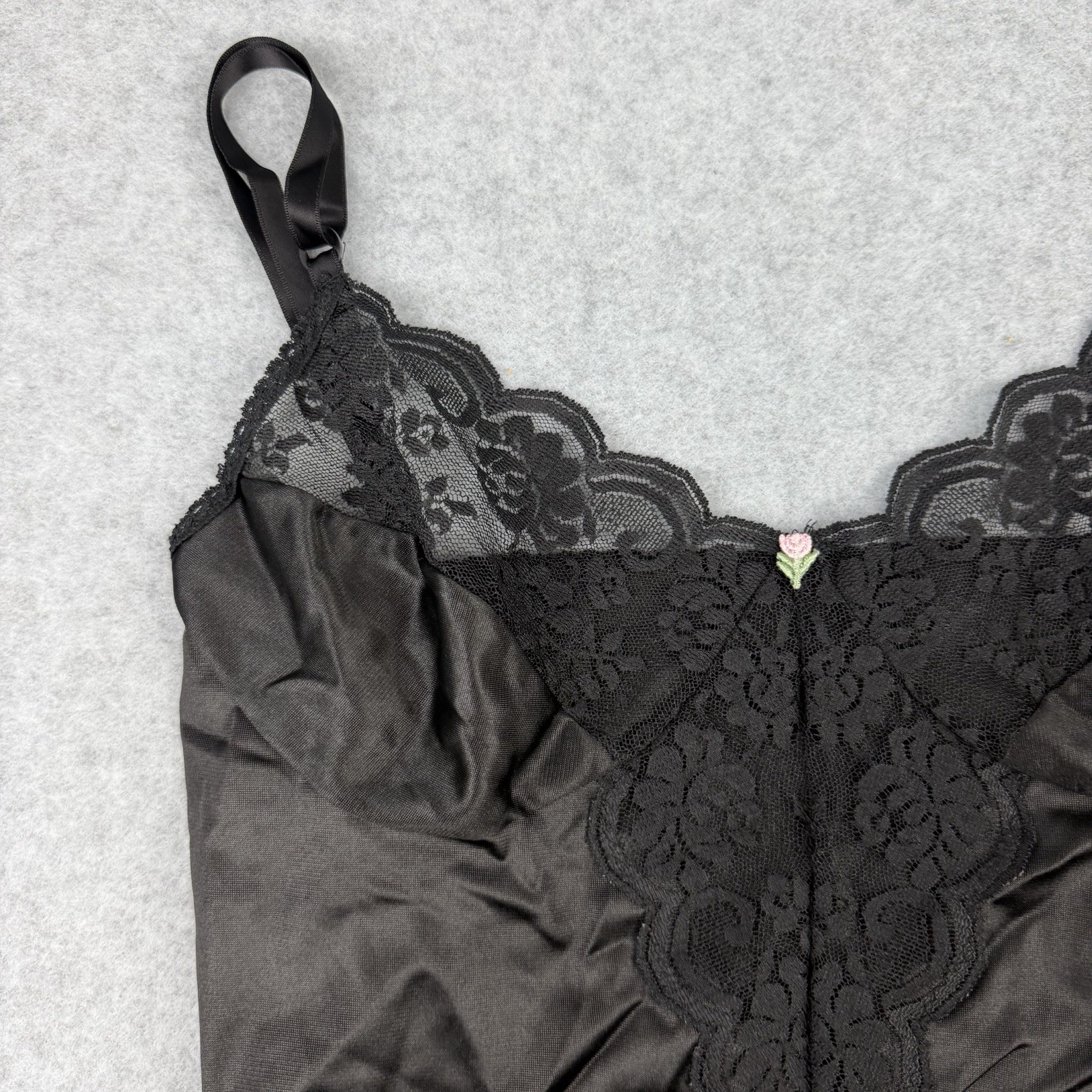 Vintage Maidenform Chantilly Size 34 Antron III Nylon Lace Cami Top Black