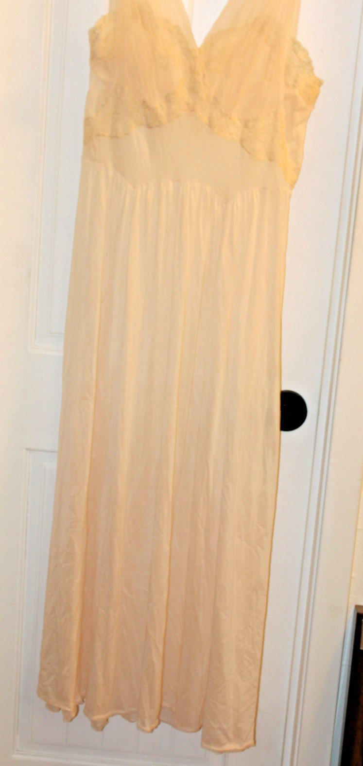 Vintage Vanity Fair Sheer Chiffon Negligee Peach Ecru Lace Sz 38 Long Nightgown