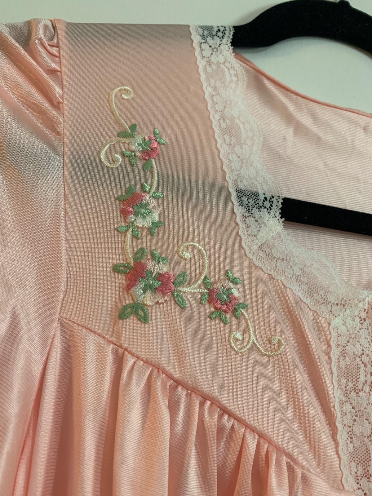 NWT Vintage Pink “Dixie Belle” Nylon Peignoir Robe w Lace Accents Maxi