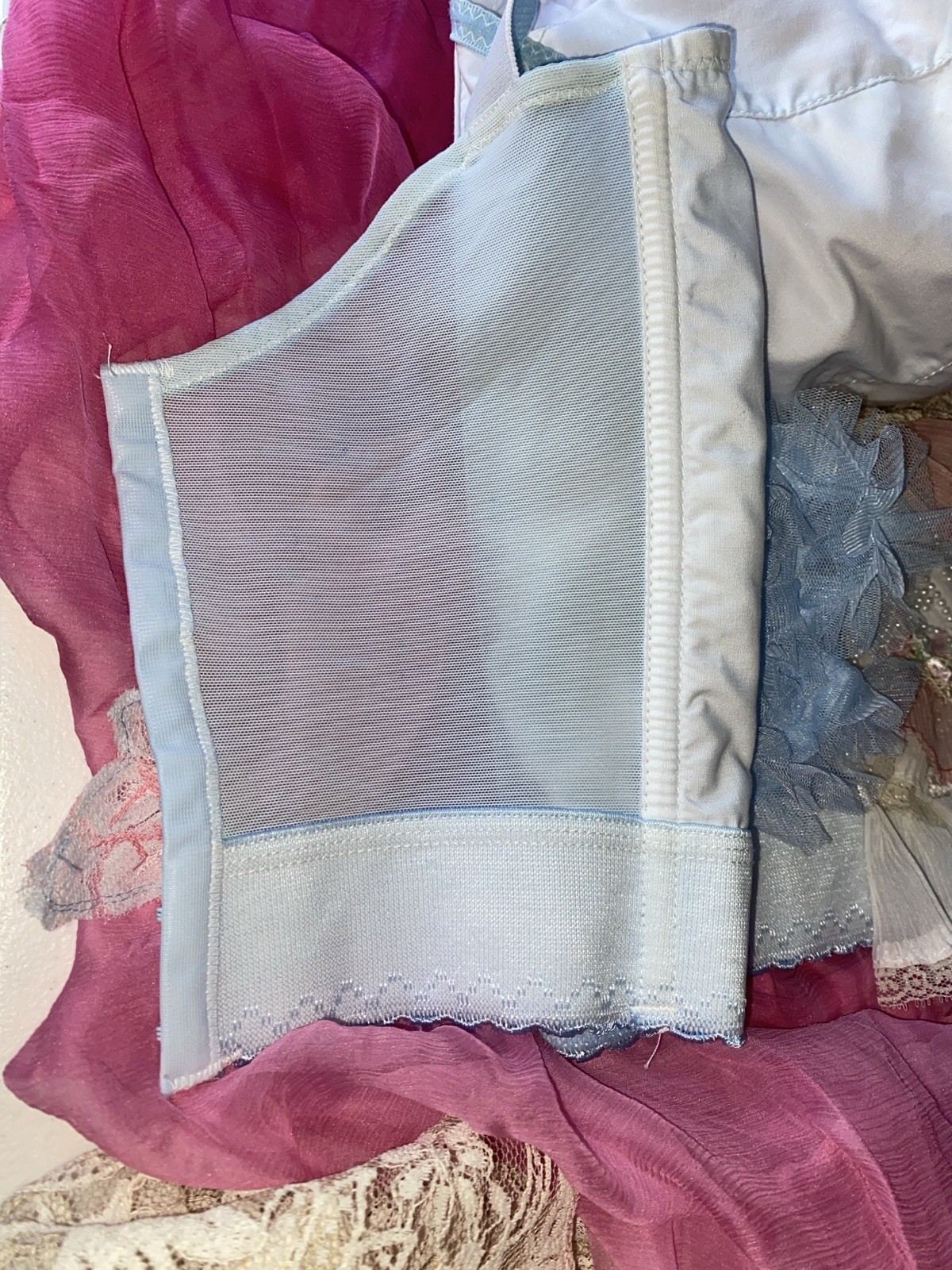 VTG BuLLeT BrA DoLLcORe AvAnT RhInEsToNeS PlEaTs LAcE ChAIn PearLS 46 48 E NWT