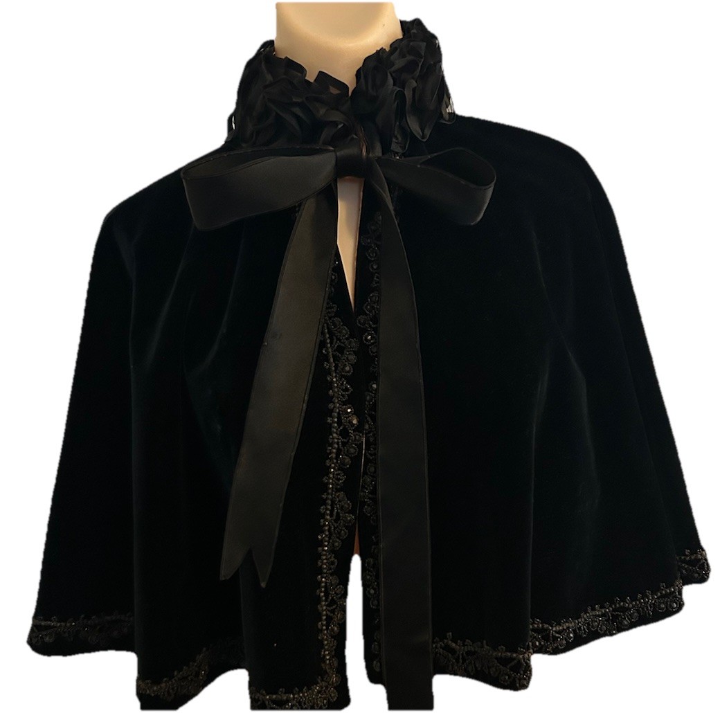 Vtg Victorian Gothic Steampunk Witchy Velvet Capelet Cape Beaded Ruffle Collar