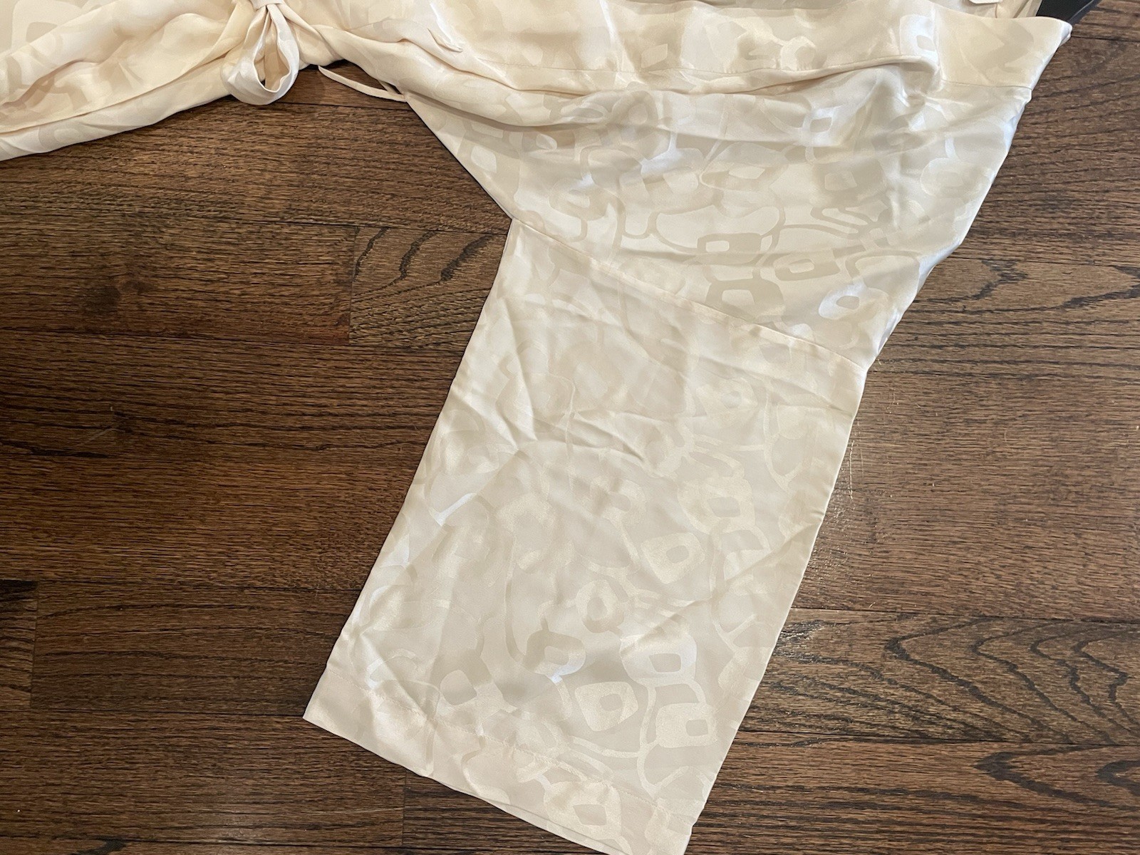 Vintage Robe 100% Silk Cream Beige Patterned Hong Kong FOUR SEASONS OS Luxury
