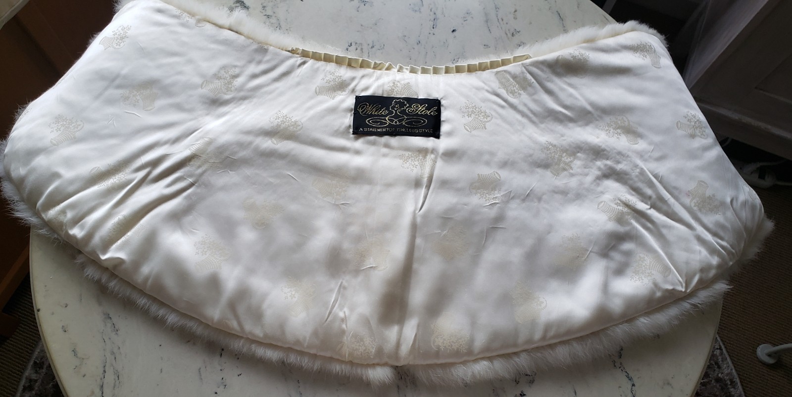 WHITE STOLE &lsquo;Princess&rsquo; Ivory Rabbit Fur Shawl | Old Hollywood Glamour (S-M)