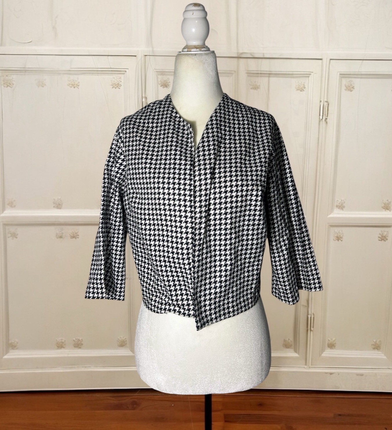 True Vtg 1950&rsquo;s Houndstooth Bolero Coat Cropped Cardigan 50s Jacket Topper 40” L