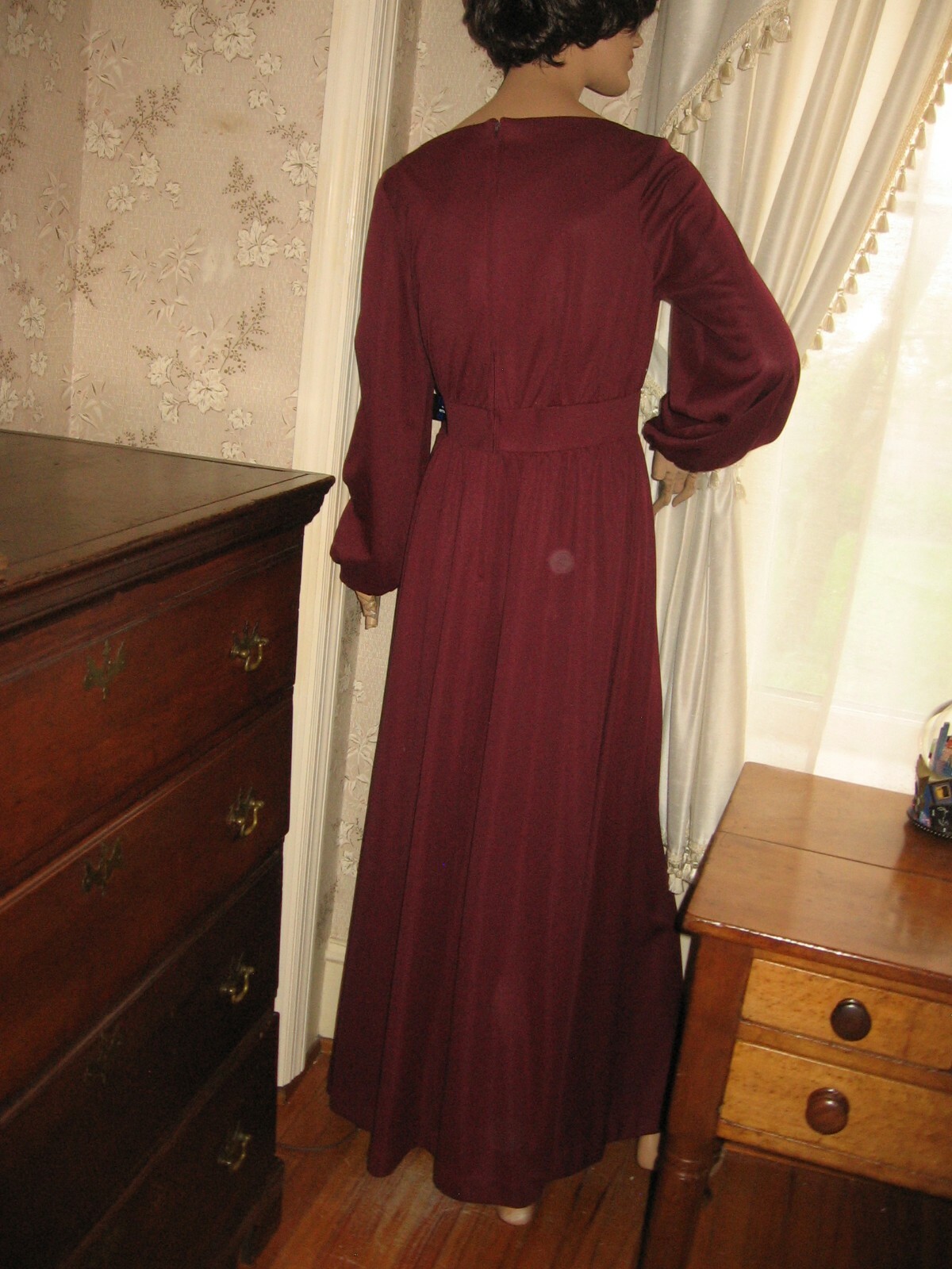 LOVELY VINTAGE 1970s BURGUNDY POLYESTER KNIT MAXI DRESS-RHINESTONE BODICE – 16