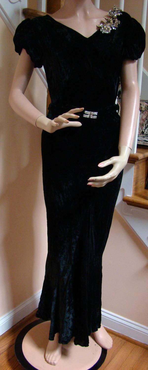Vintage 1930&rsquo;s DECO Black Velvet Column Gown with Trumpet Bottom 2-4