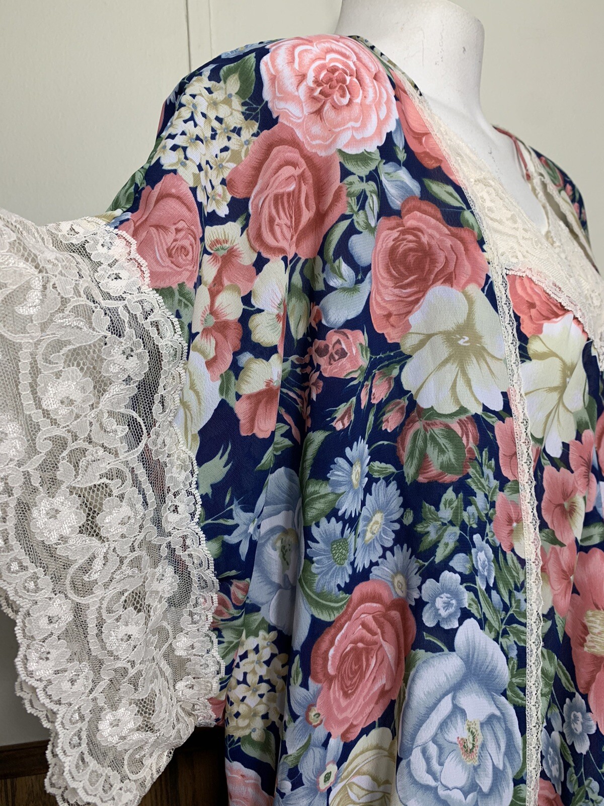 Vintage Val Mode Peignoir Set Nightgown Robe Chemise Size Large Bold Floral Lace
