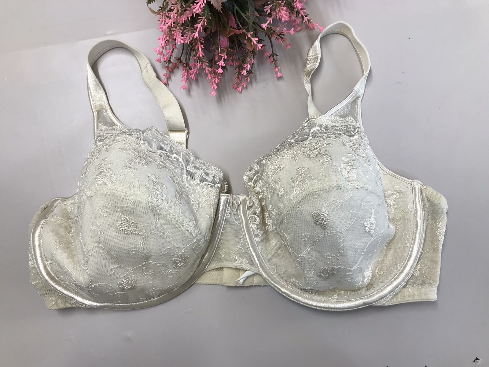 Vintage Playtex Secrets Satin & Lace #4022 Underwire Soft Cup Bra In Ivory 40DD
