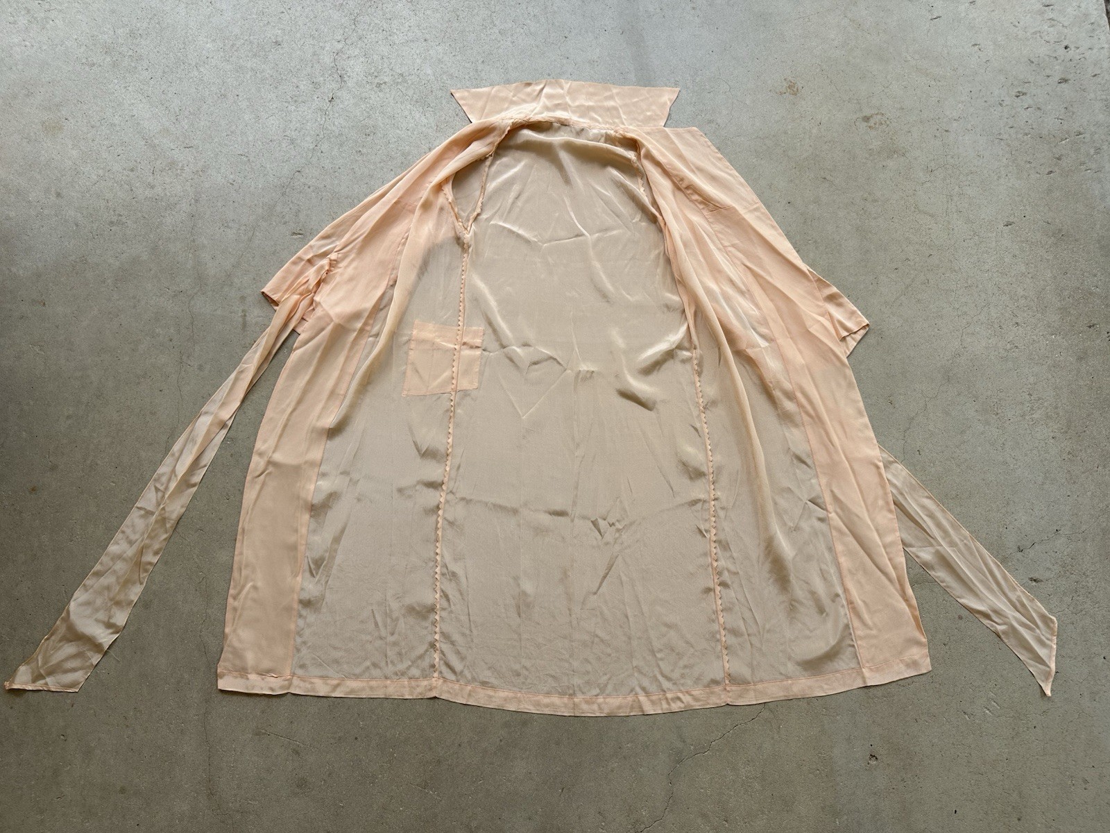 1930s 40s Peach Rayon Satin Robe Art Deco Wrap Boudoir Dressing Gown S Vintage