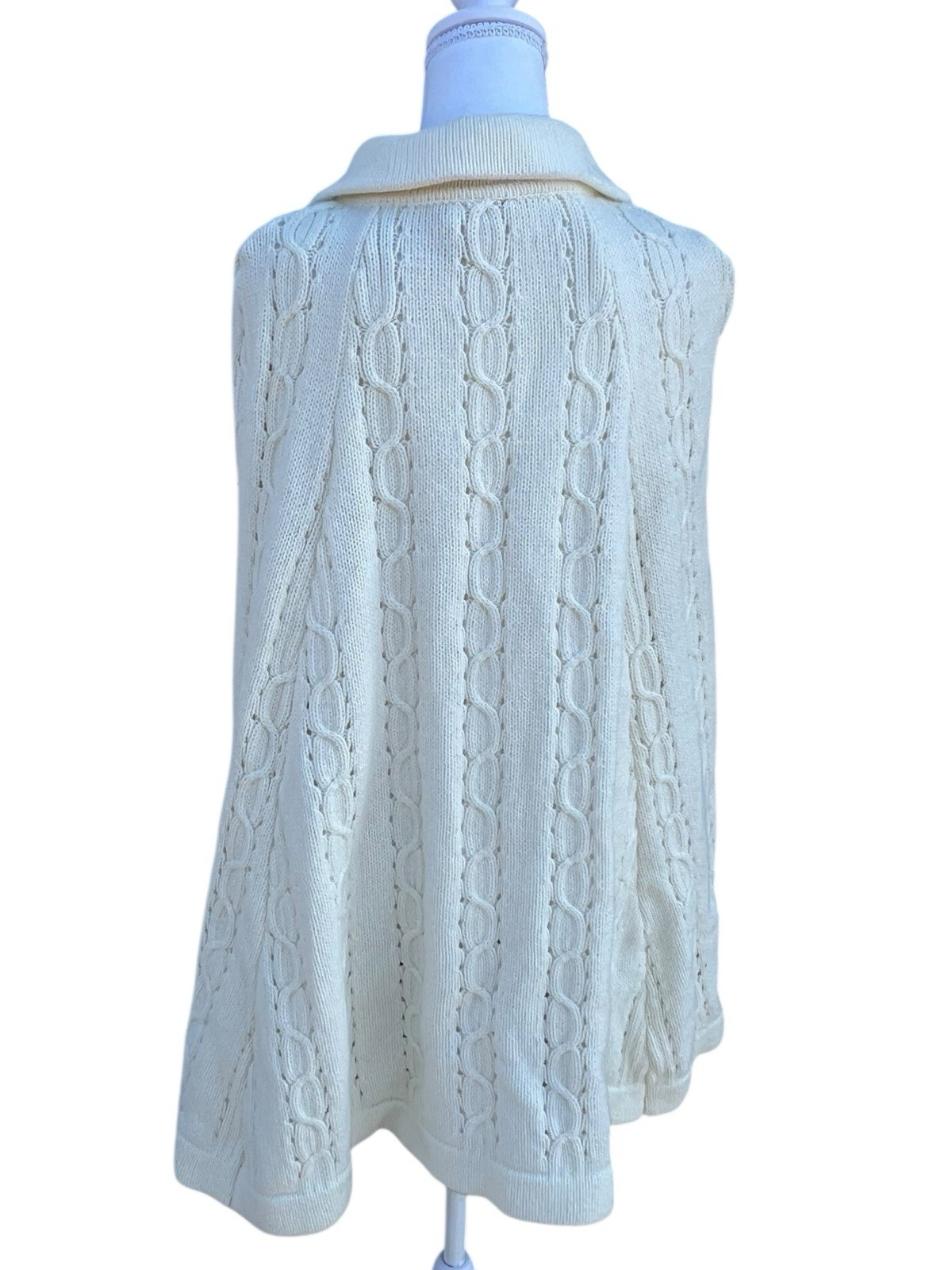 Vintage Broadway 60s 70s Hippie Cable Knit Grannnycore Ivory Sweater Cape Poncho