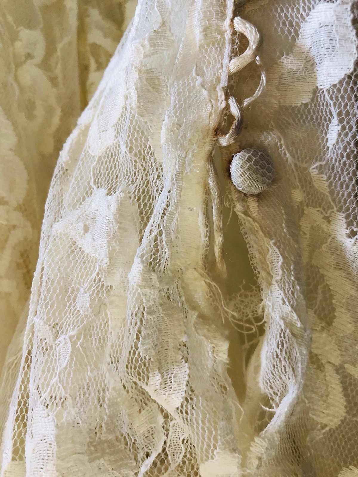 Vintage 1950’s Lace And Tulle Crème Puff Wedding Gown Dress 34-26-60