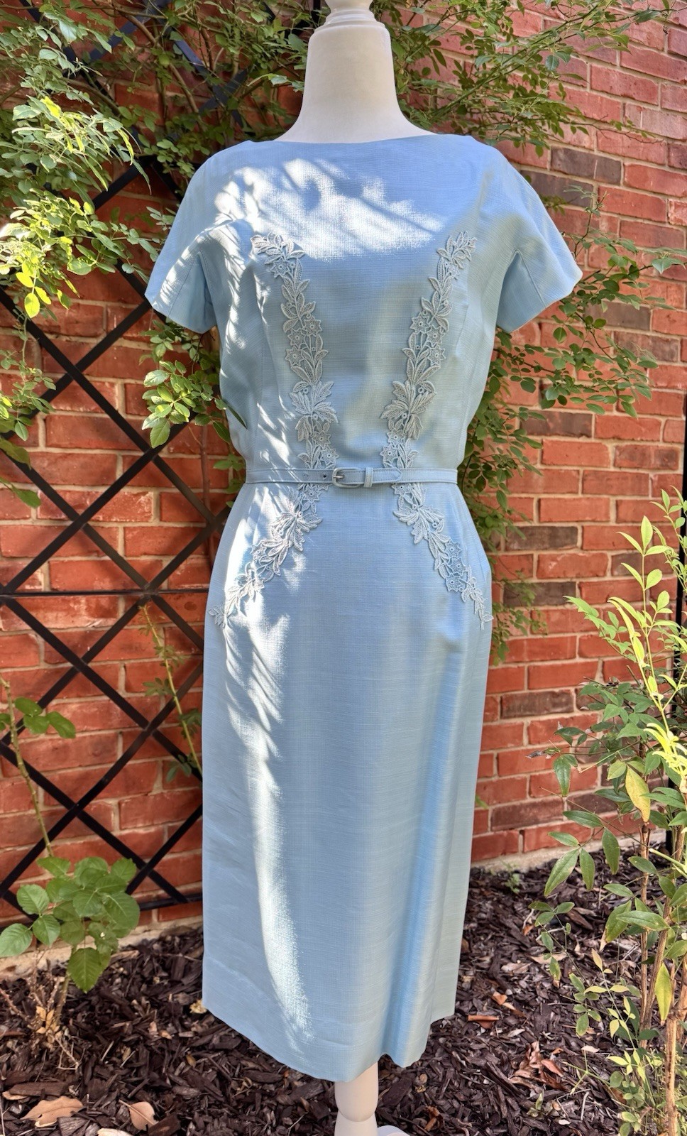 Stunning Vintage 1950s Light Blue Sexy Wiggle Pencil Dress W/Applique’ S/M