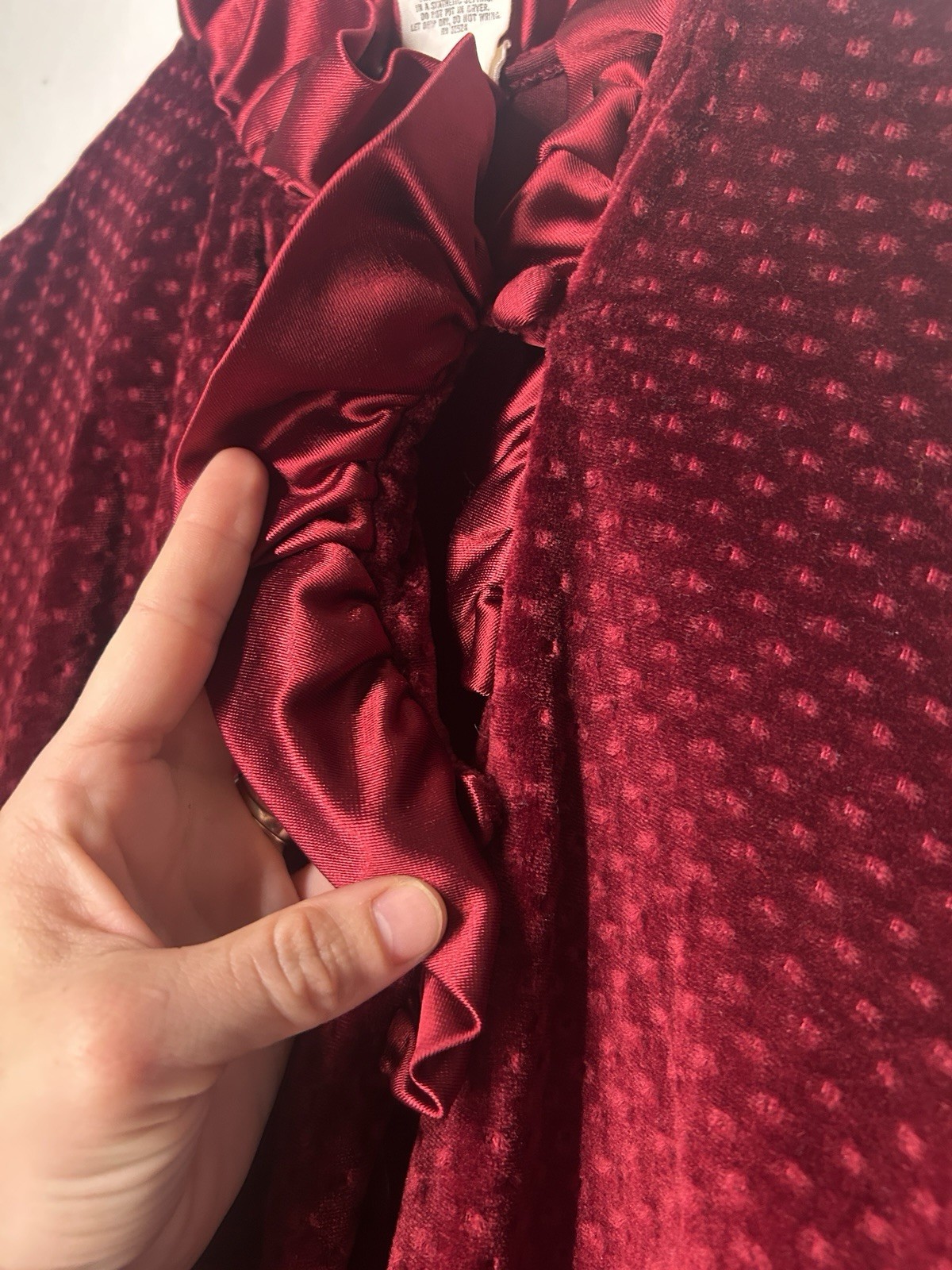 Vintage70’/80’sDonna Richard for Gilligan & O&rsquo;Malley Burgundy Velvet Robe Ruffle