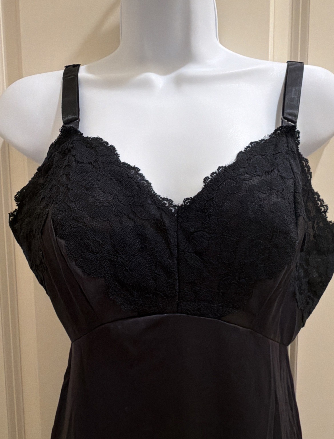 Vintage Pine hurts Lingerie woman’s 1950s black full slip dress Sz 36 SM Adjusts