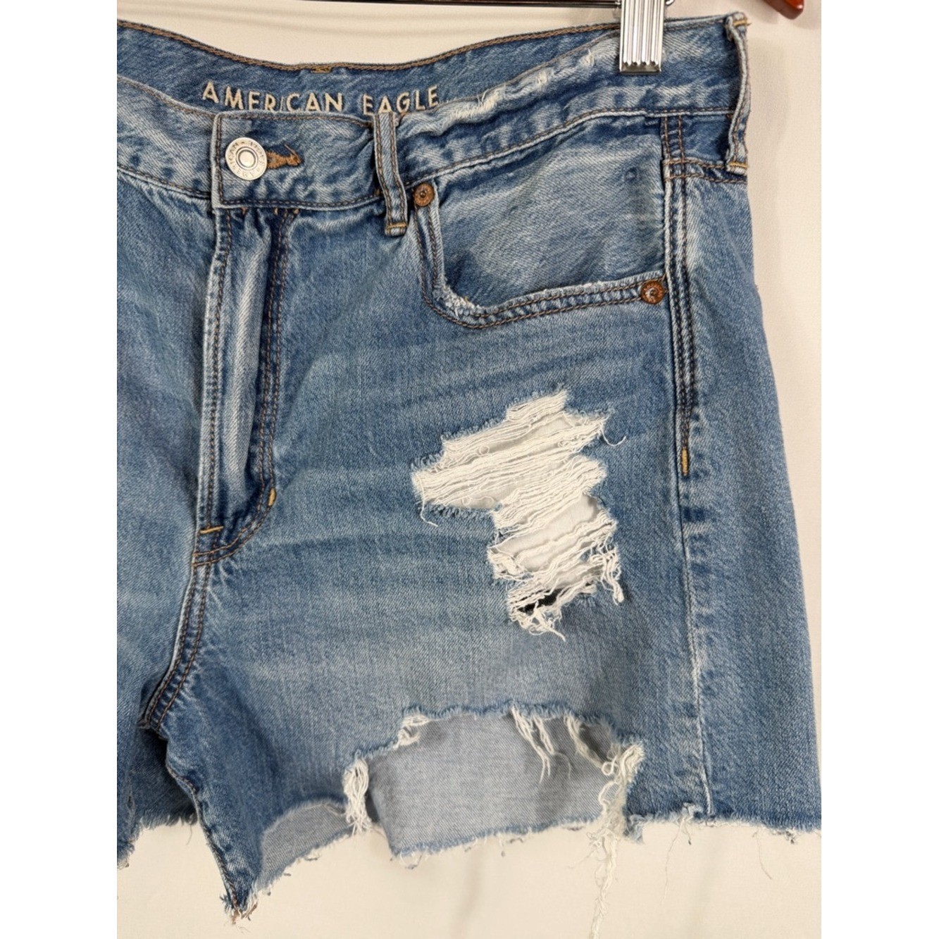 American Eagle 90s Boyfriend Short Light Blue Distressed Denim. Womens Size 10