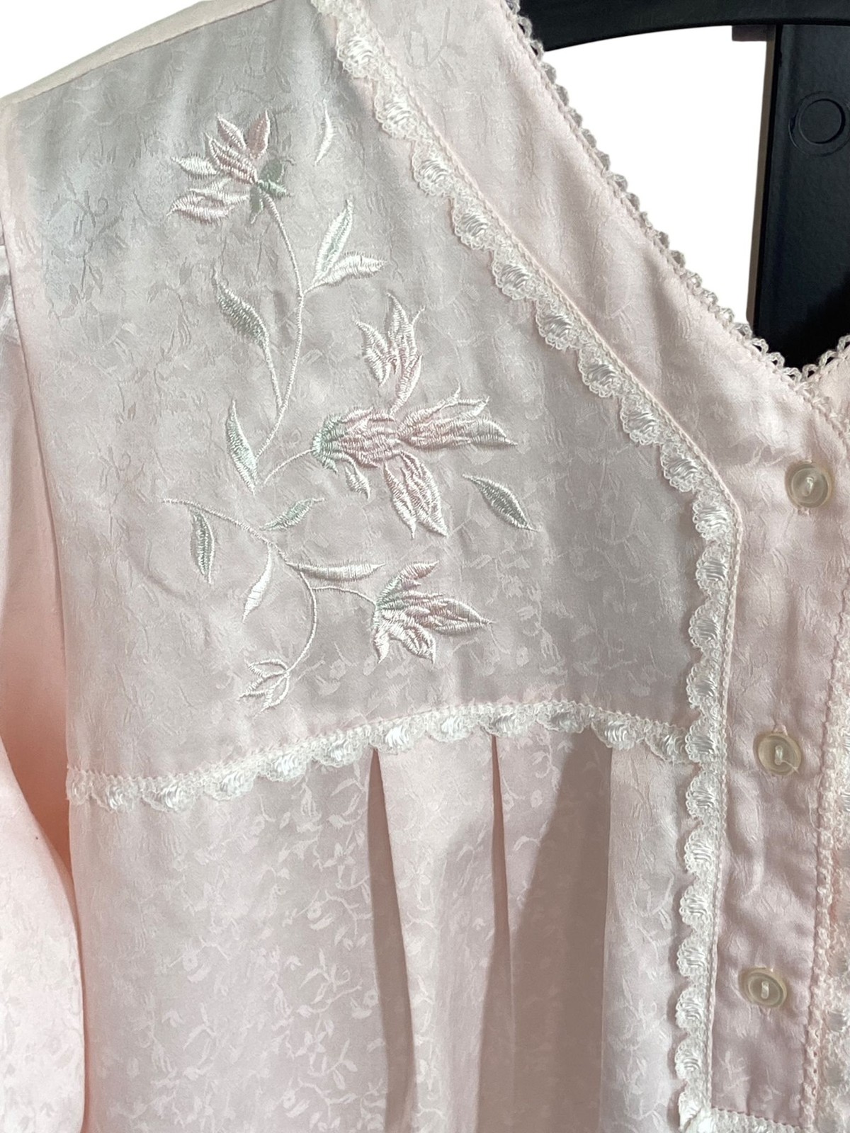 Vtg Womens Pink Embroidered Satin Nightgown Lace Yoke Pleated Long Sleeve Gown