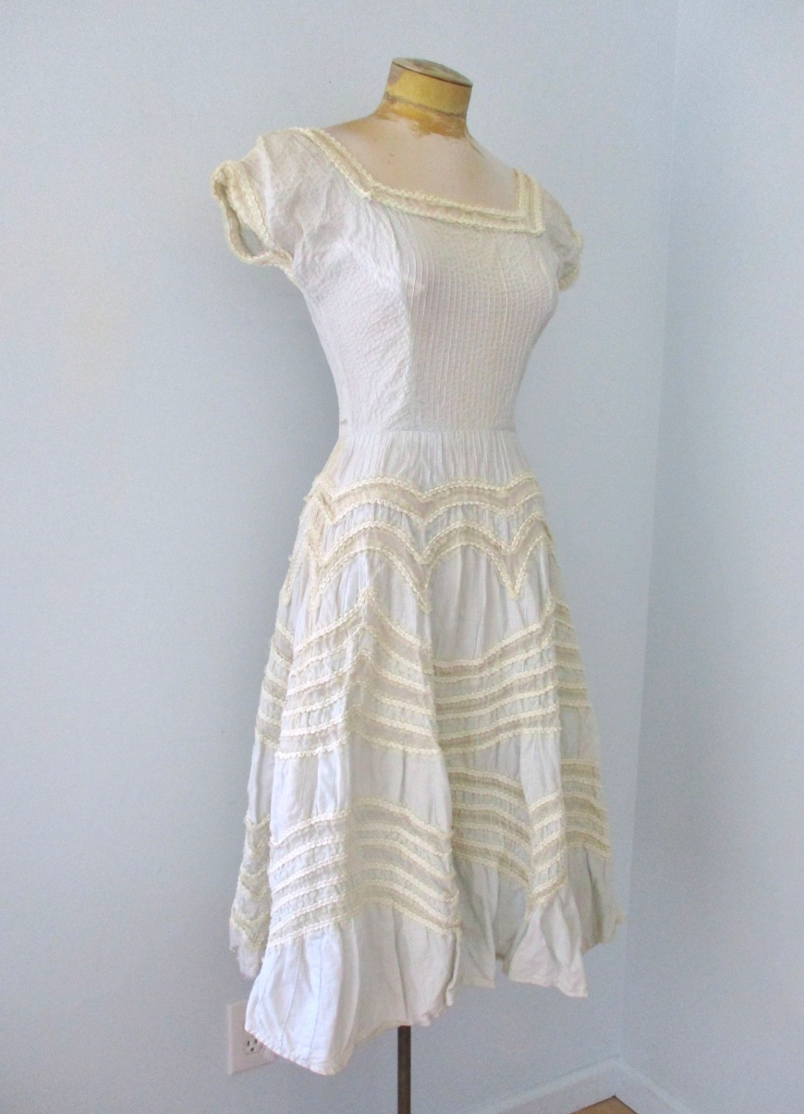 Vtg 40s 50s blue pin tuck party dress full skirt detailed ornate lace XS/S