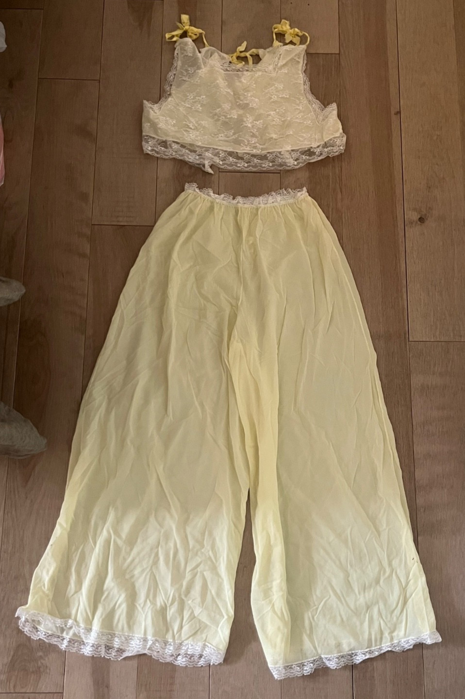 VINTAGE 60s VASSARETTE HOLLYWOOD YELLOW NYLON FLARE PAJAMA SET LINGERIE WOMEN 34