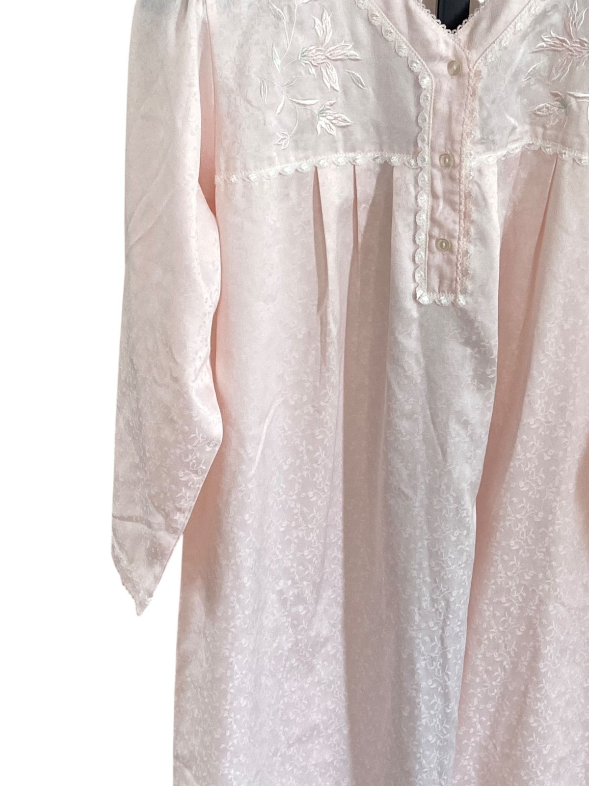 Vtg Womens Pink Embroidered Satin Nightgown Lace Yoke Pleated Long Sleeve Gown