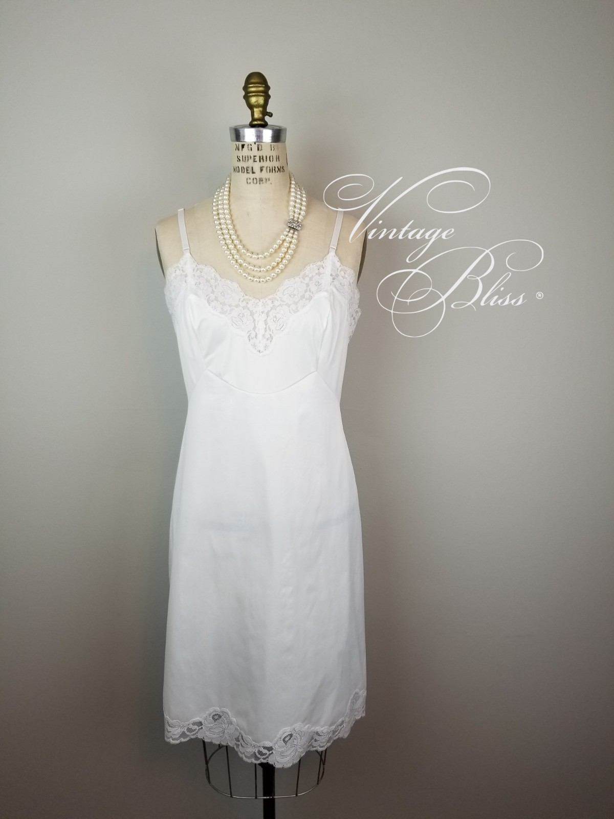 Vintage 1950&rsquo;s Pretty White Lace Trimmed Slip Chemise Bust Size 36-38