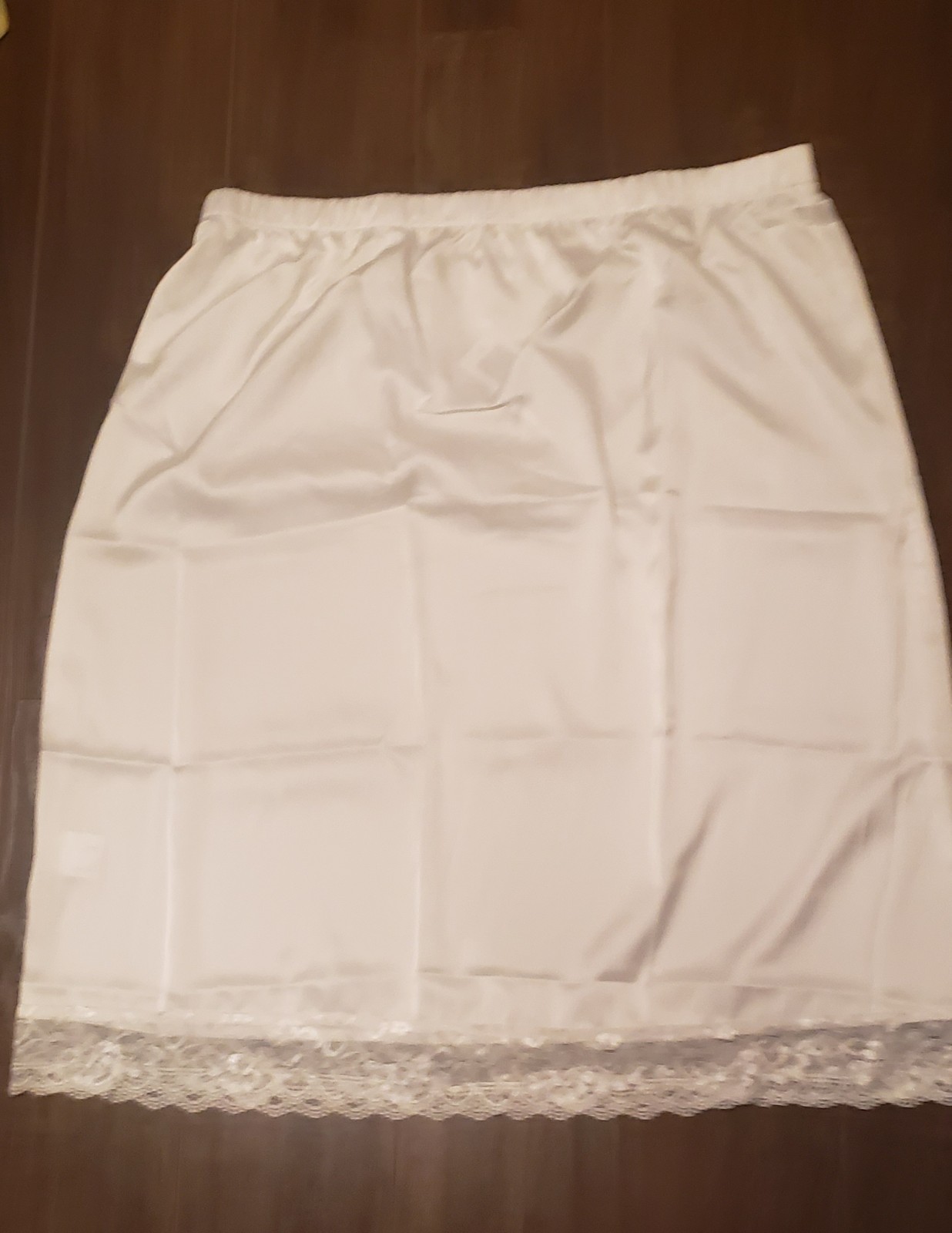 NEW!! White Lace Trim Half Slip – Size 2XL – 28&Prime; Length