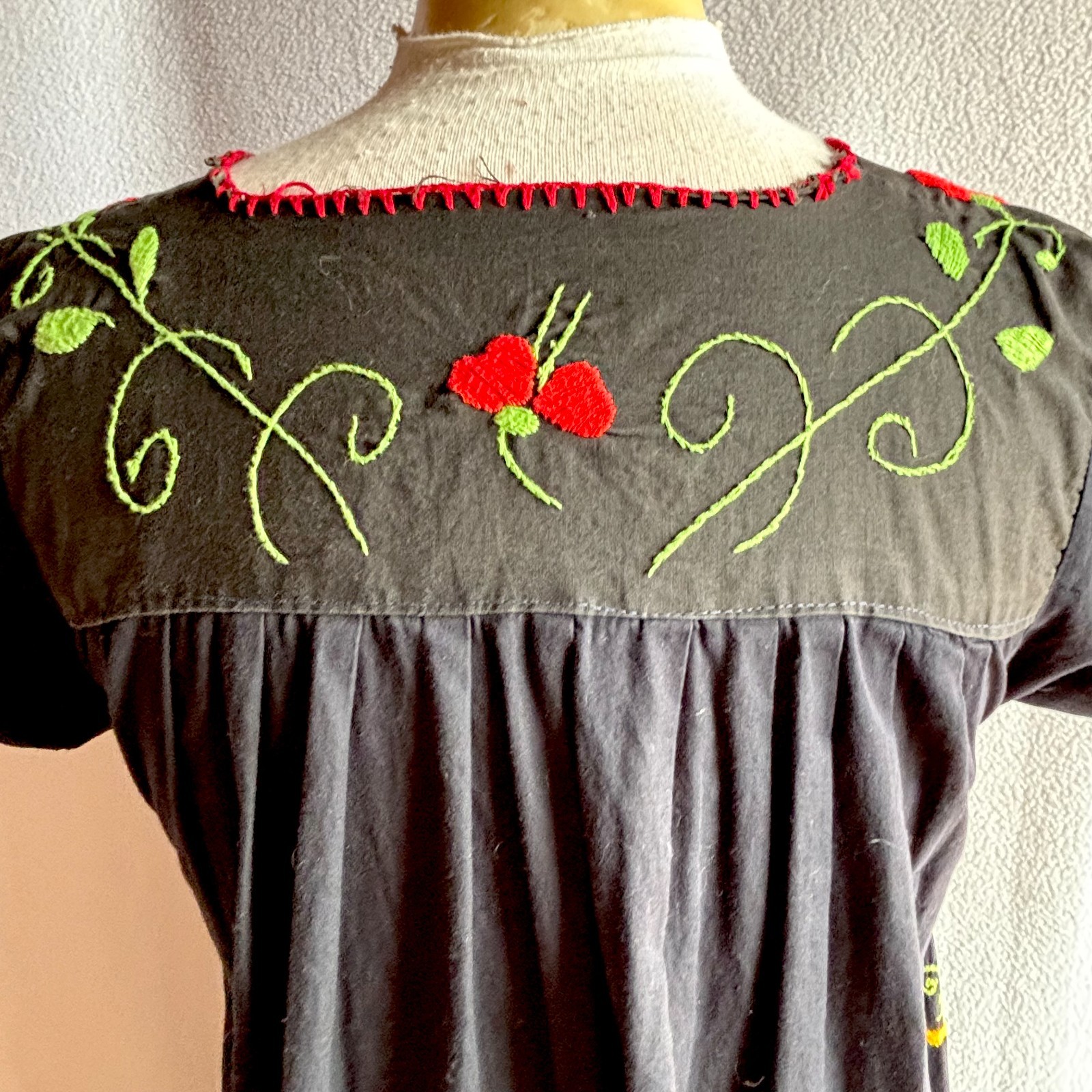 Vtg Black Cotton Colorful Floral Embroidered Mexican Oaxacan Maxi Dress Small