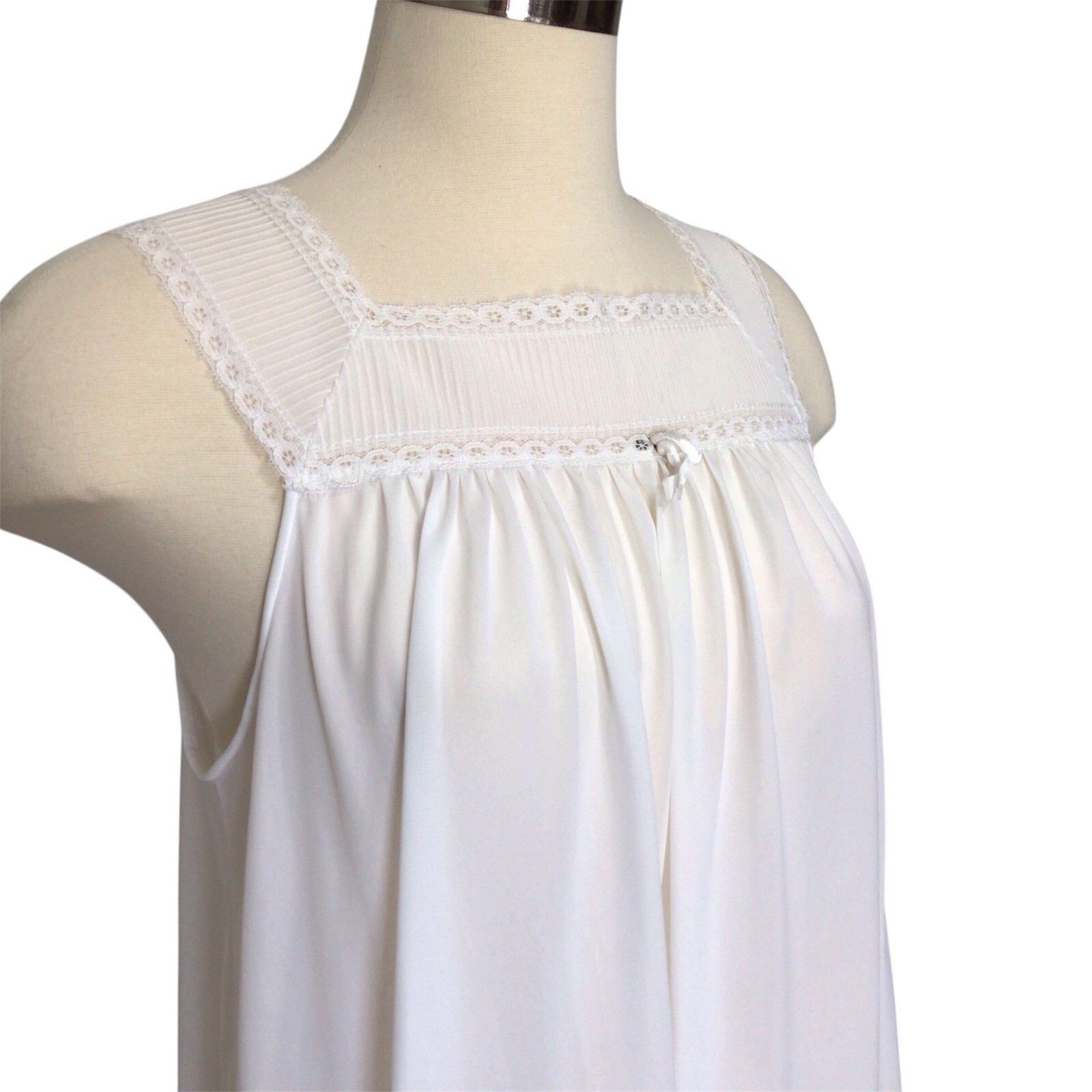 Vintage Miss Elaine Union Made Nightgown ~ No size Tag