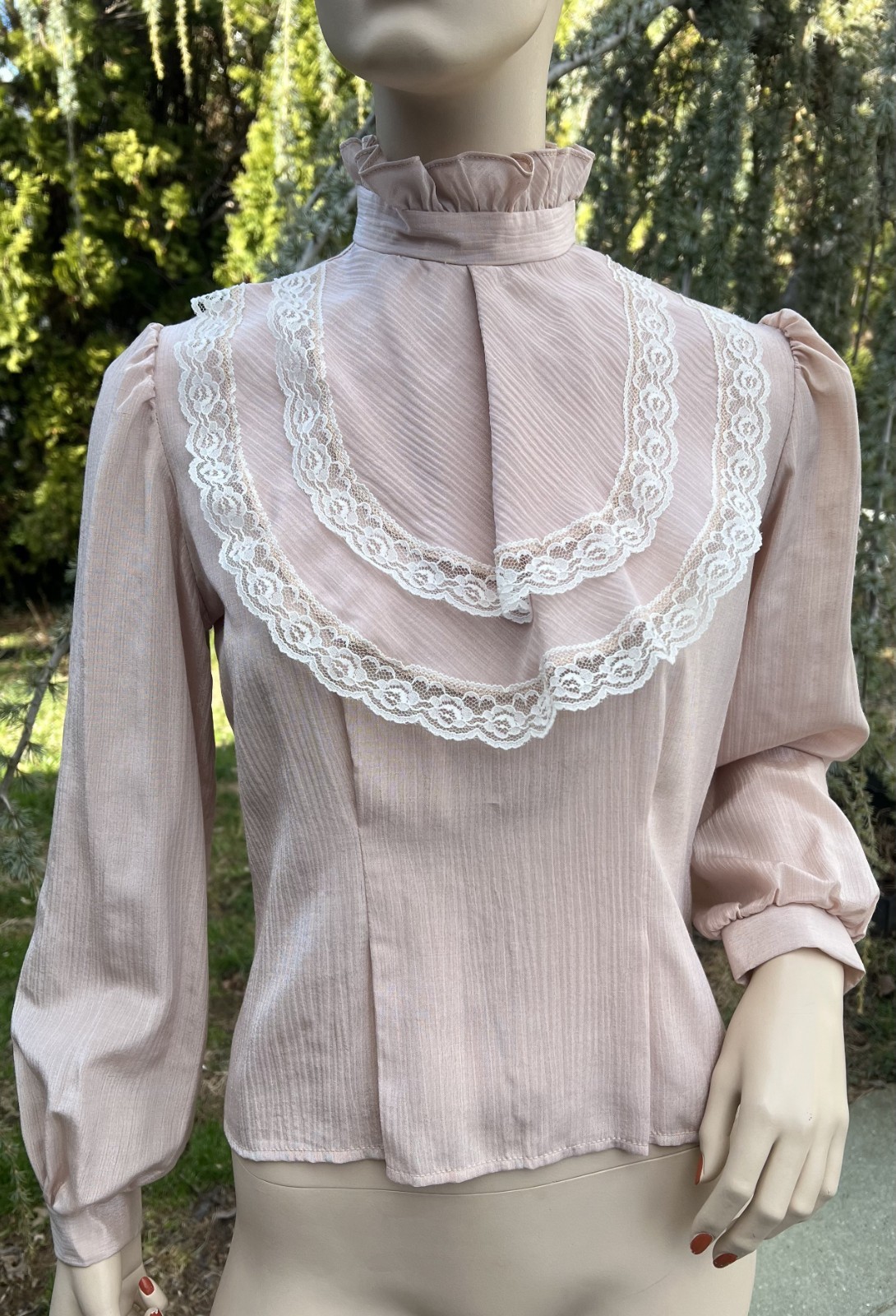 VINTAGE 1970&rsquo;s MAUVE PINK PRAIRE BLOUSE W/ LACE