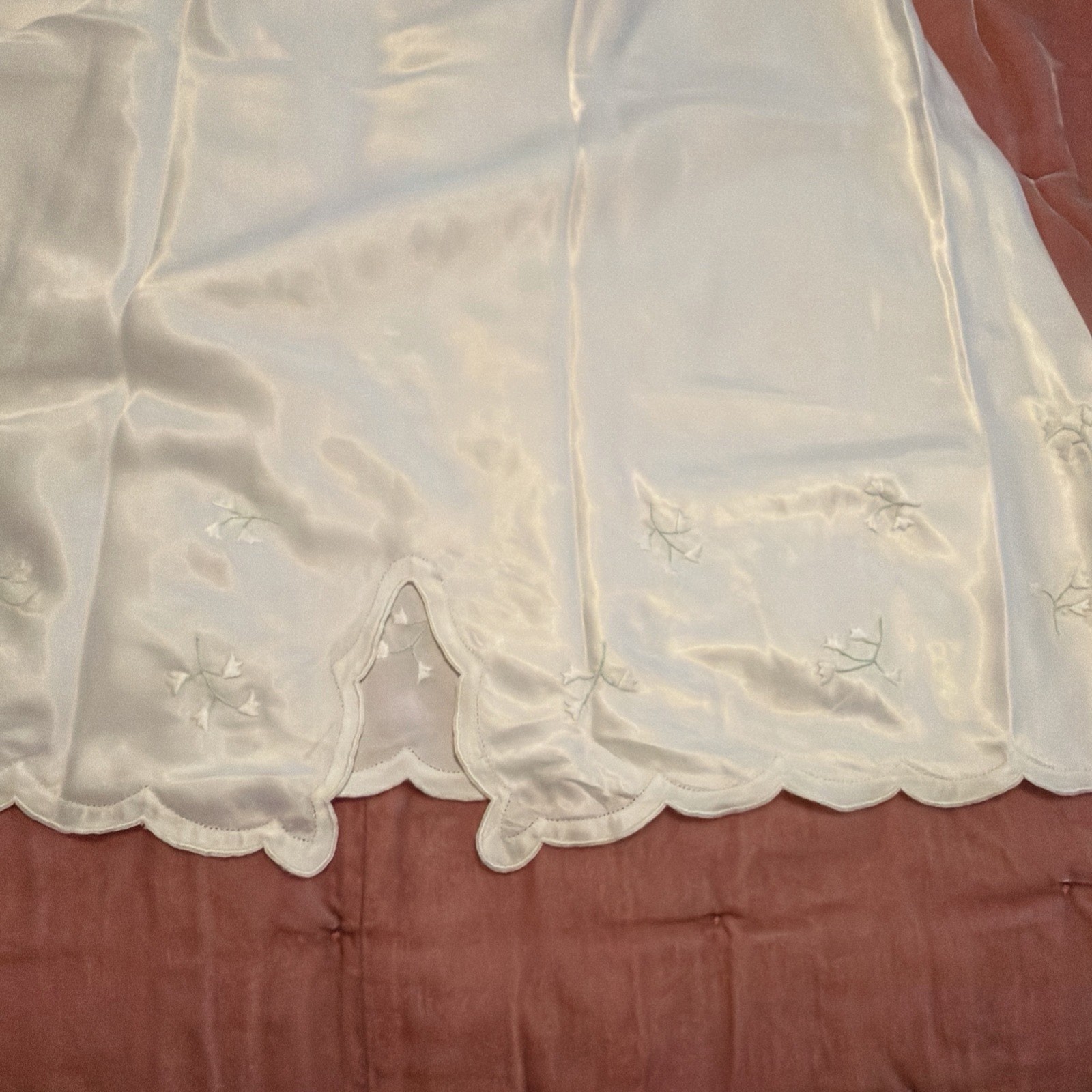 Vintage 60s Odette Barsa sz. LARGE Hand Embroidered Lily of the Valley Half Slip