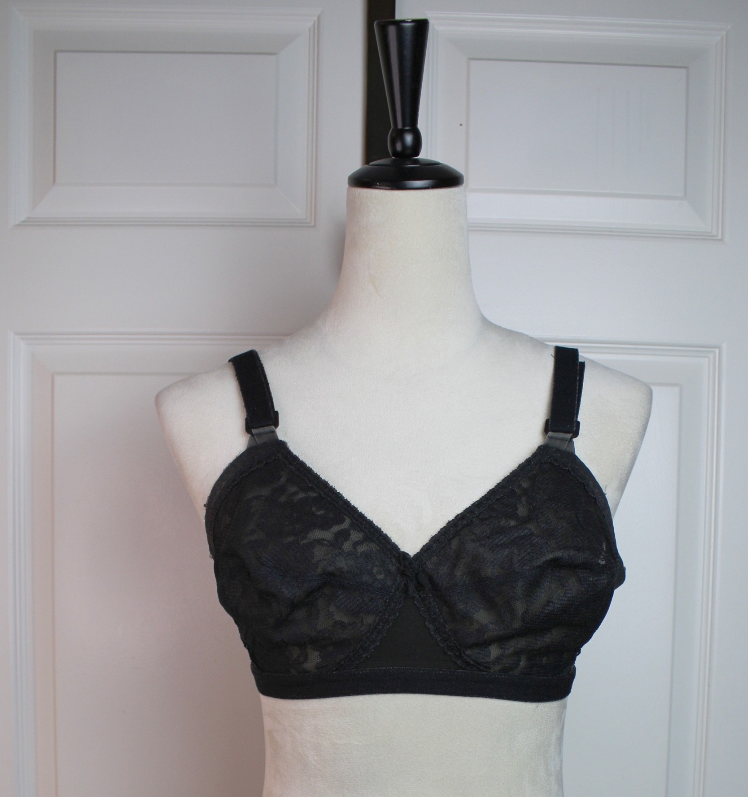 VTG Playtex 1146 No Visible Means of Support Black Lace Wireless Bra USA 36C