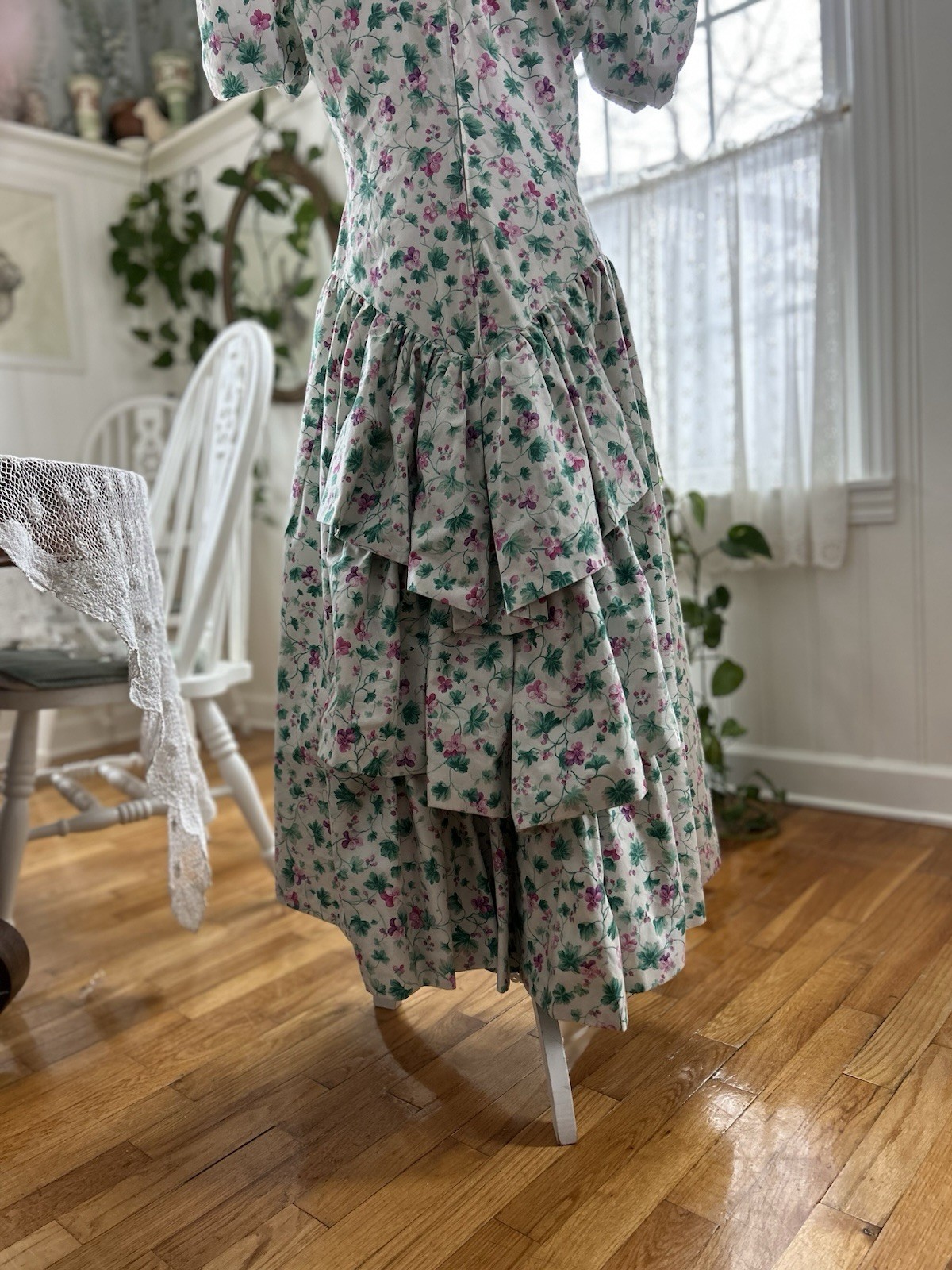 Victorian Prairie Dress Puff Sleeve Bustle Back Ruffles Violet Violets M/L