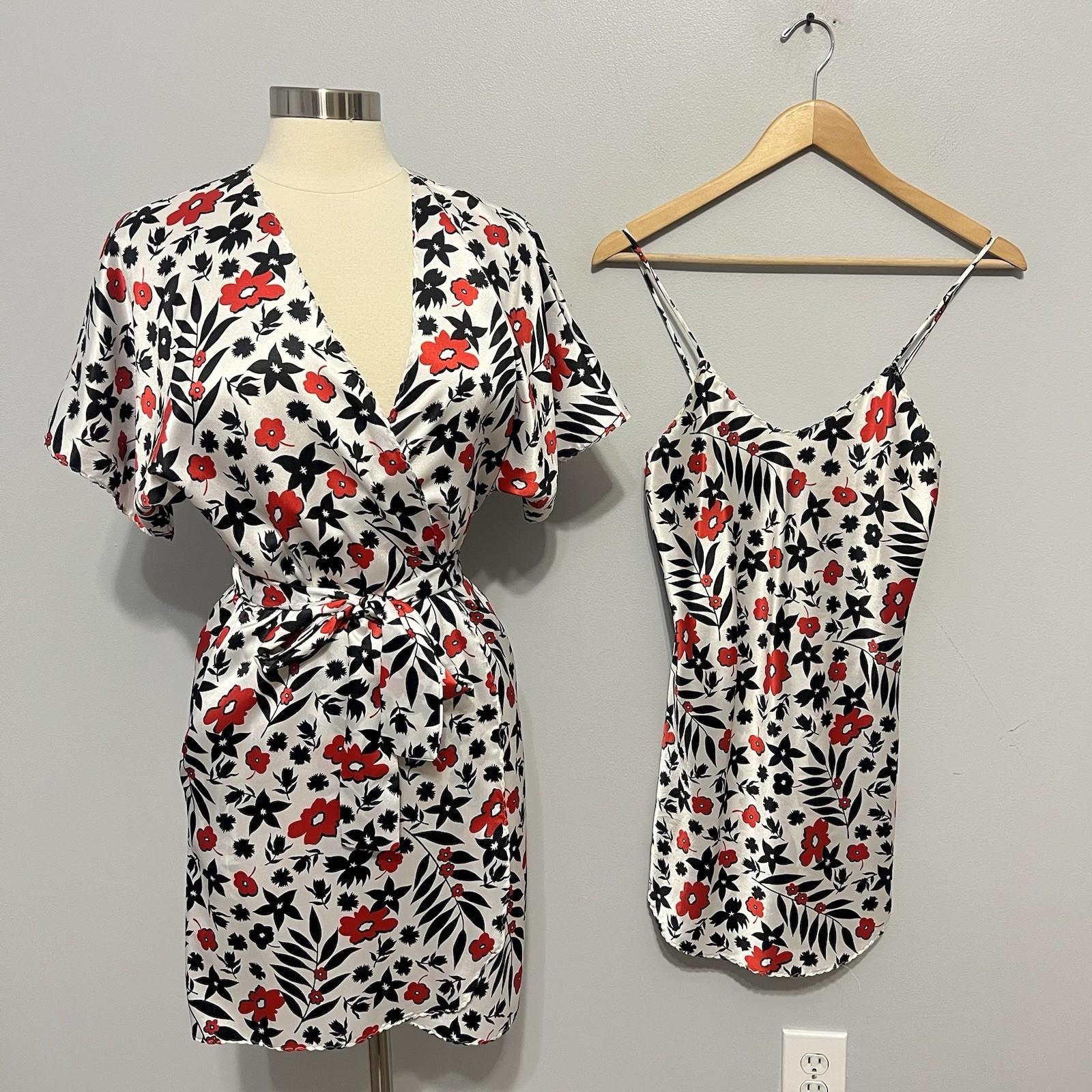 Valentino Intimo Nightgown and Robe Set Floral Print Size Petite Small
