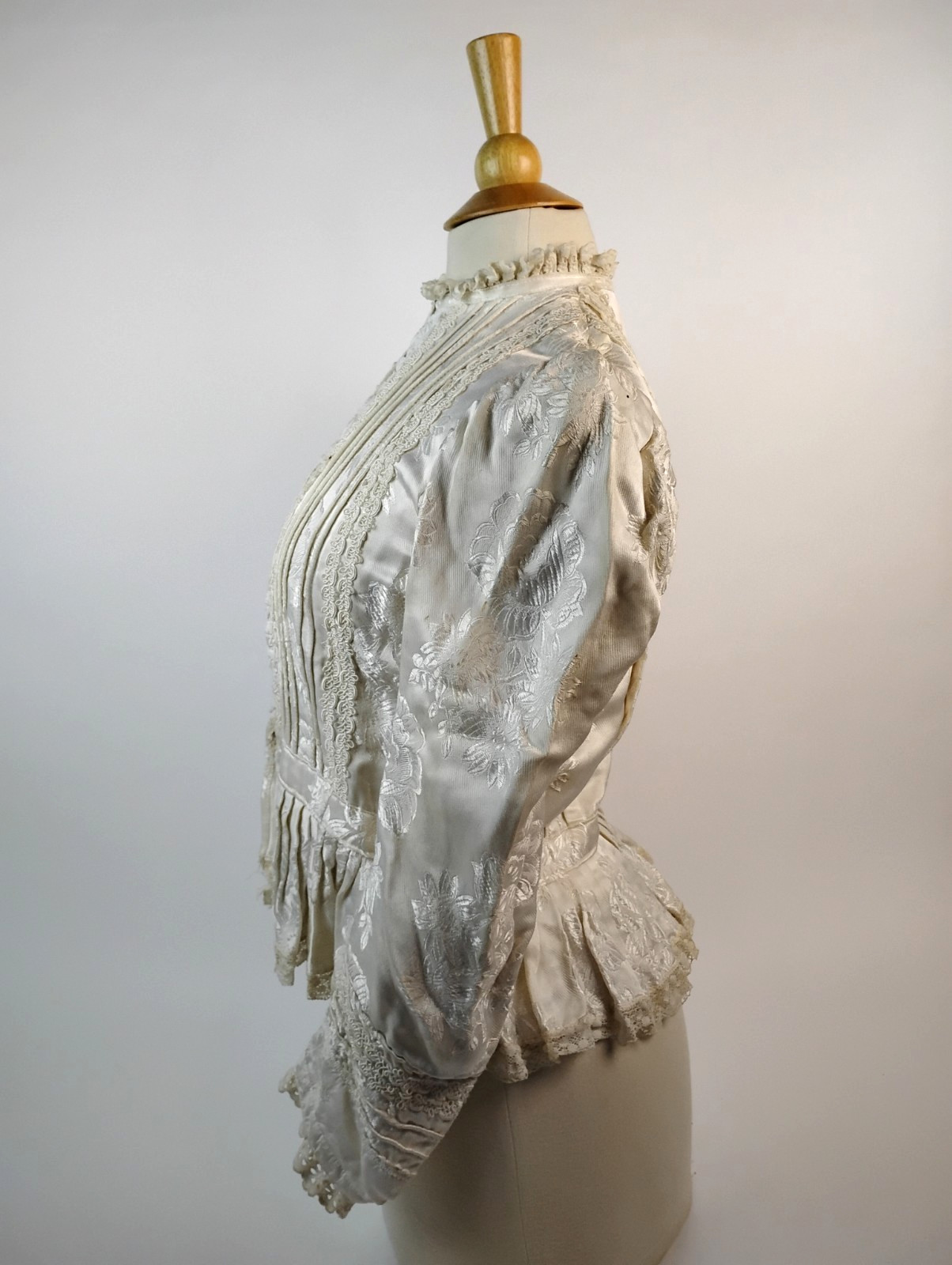 Antique Victorian Bodice – Ivory Silk Brocade with Floral Jacquard & Lace Trim