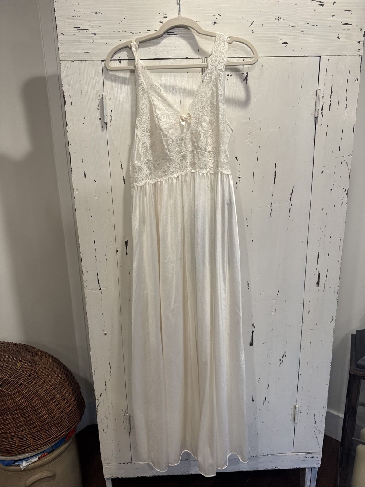 Shadowline Vintage Nightgown Lace Cream, Size Medium,