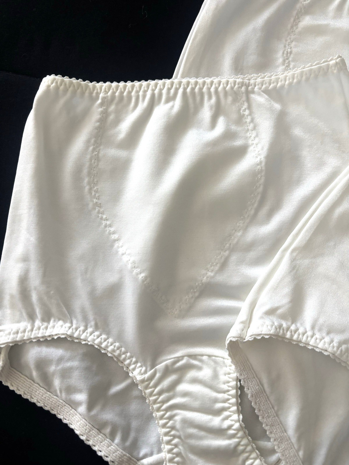 NEW VTG &rsquo;90s Satiny Panties Hanes Her Way 3 LOT Sz L Nylon Spandex RN63944 NOS