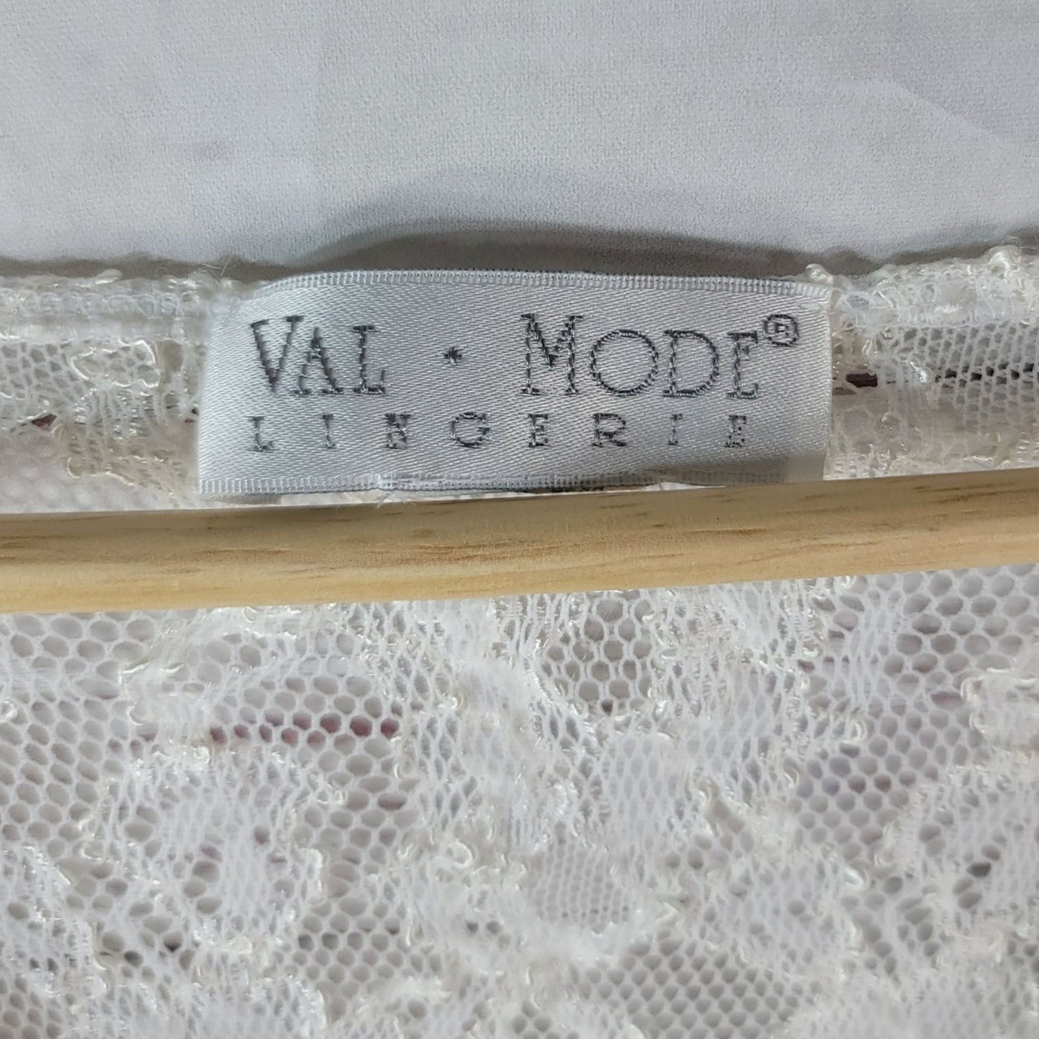 Val Mode Short Sheer Robe White Medium Button Bridal Chiffon Lace Peignoir VTG