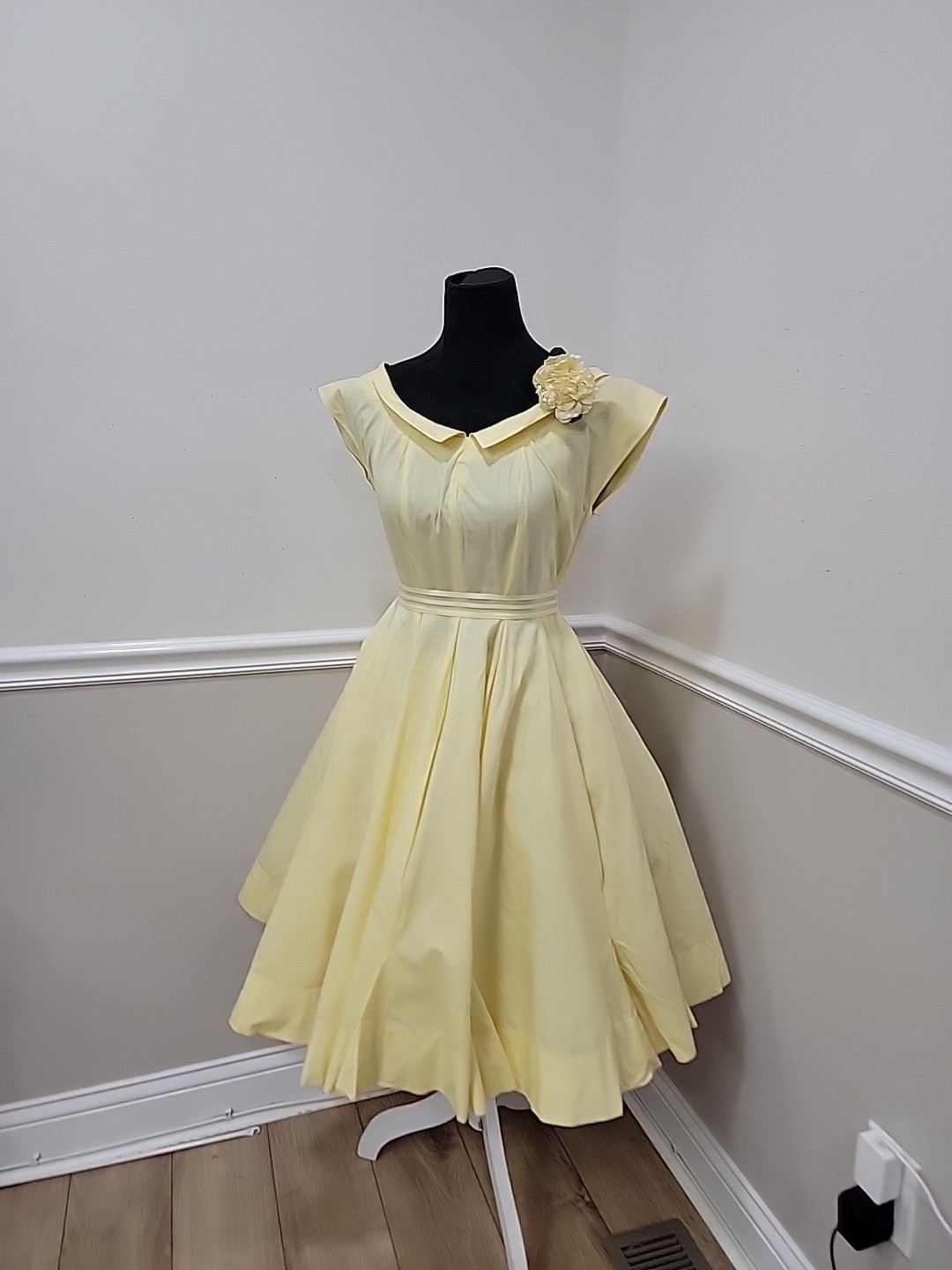 Vintage&rsquo;50s Mid Century Yellow Cotton Dress Fit Flare Full Skirt Garden Party