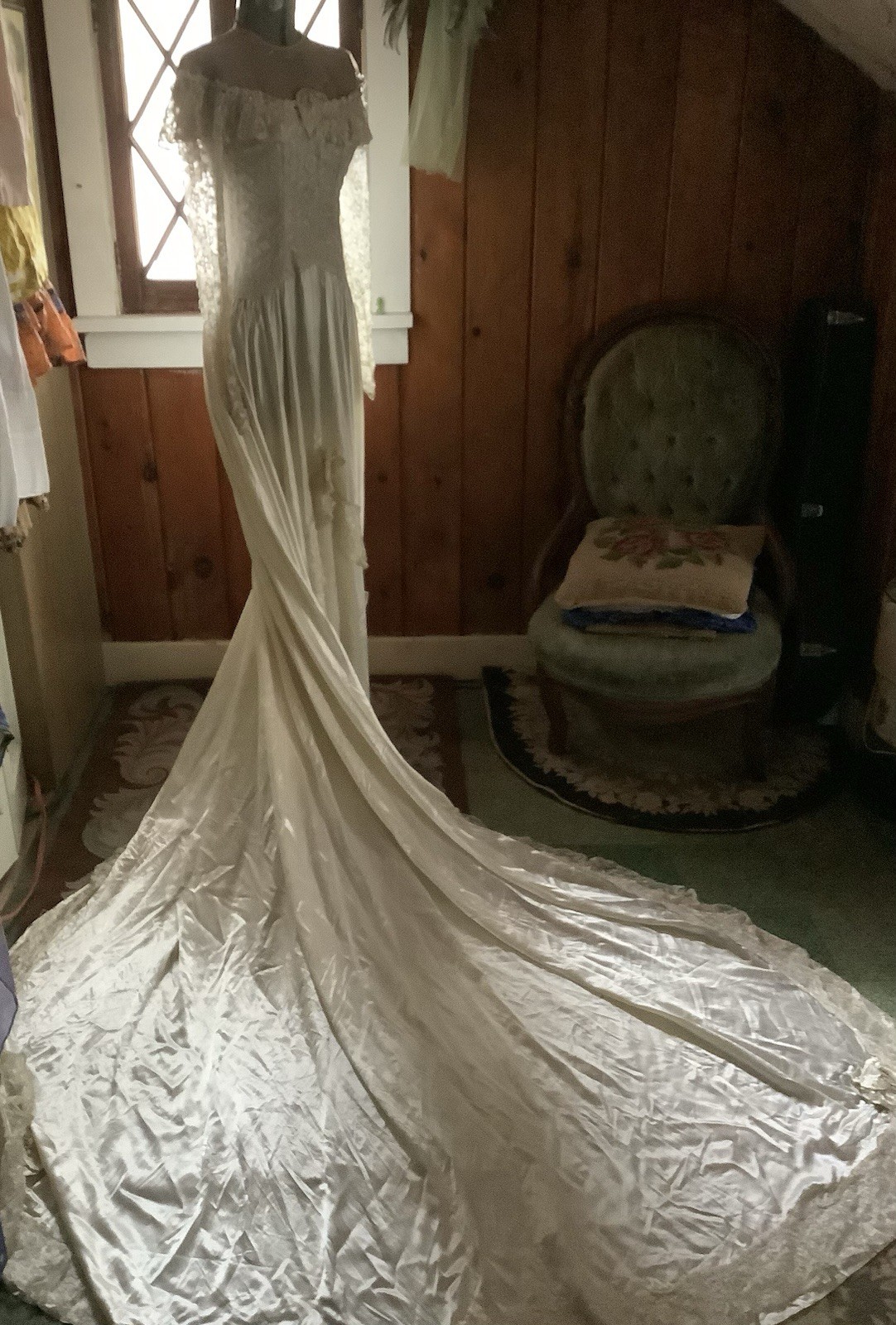 Vintage Early 1930’s Lily Of Valley Satin Roses Lace Jewel Wedding Gown 34-28-52