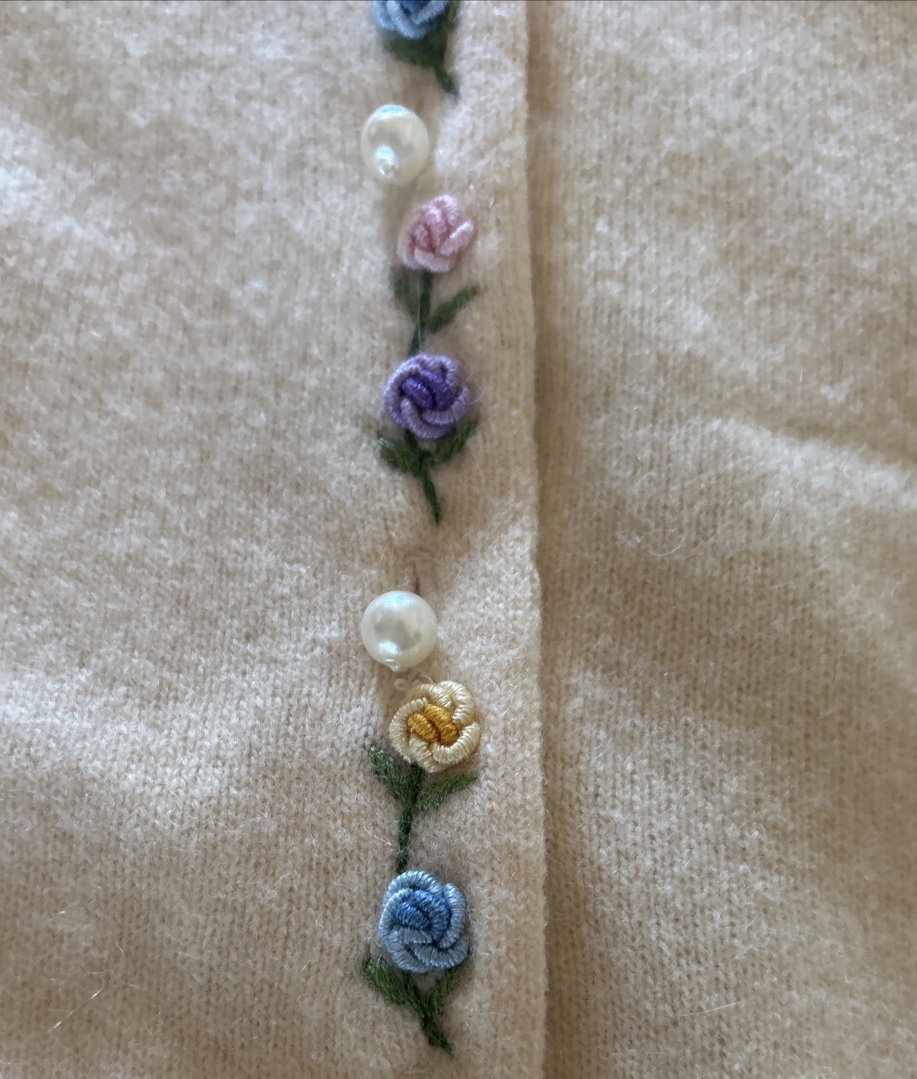 Vintage 1950s Embroidered Rose Flowers Lined Pearls Sweater Cardigan Sz S/M
