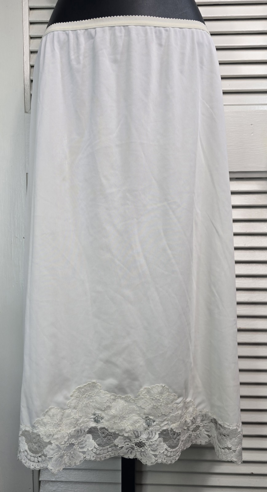 Vintage Shadow Line Lace Slip Medium Tall Ivory Rose Sexy Classic Comfort READ