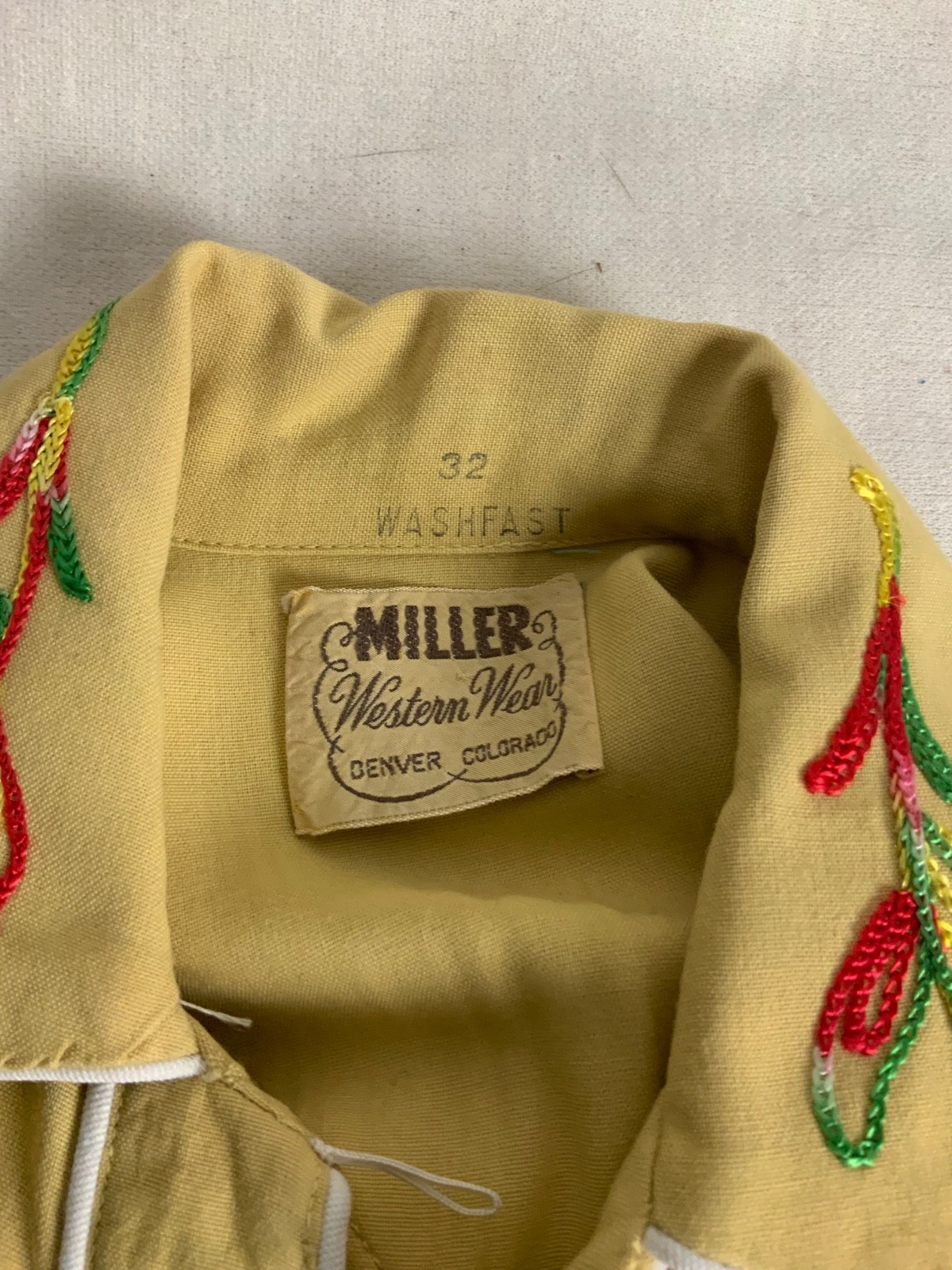 MILLER WESTERN WEAR Vtg 50s Dk Yellow Floral Embroidered Shirt-Bust 38/2XS-XS