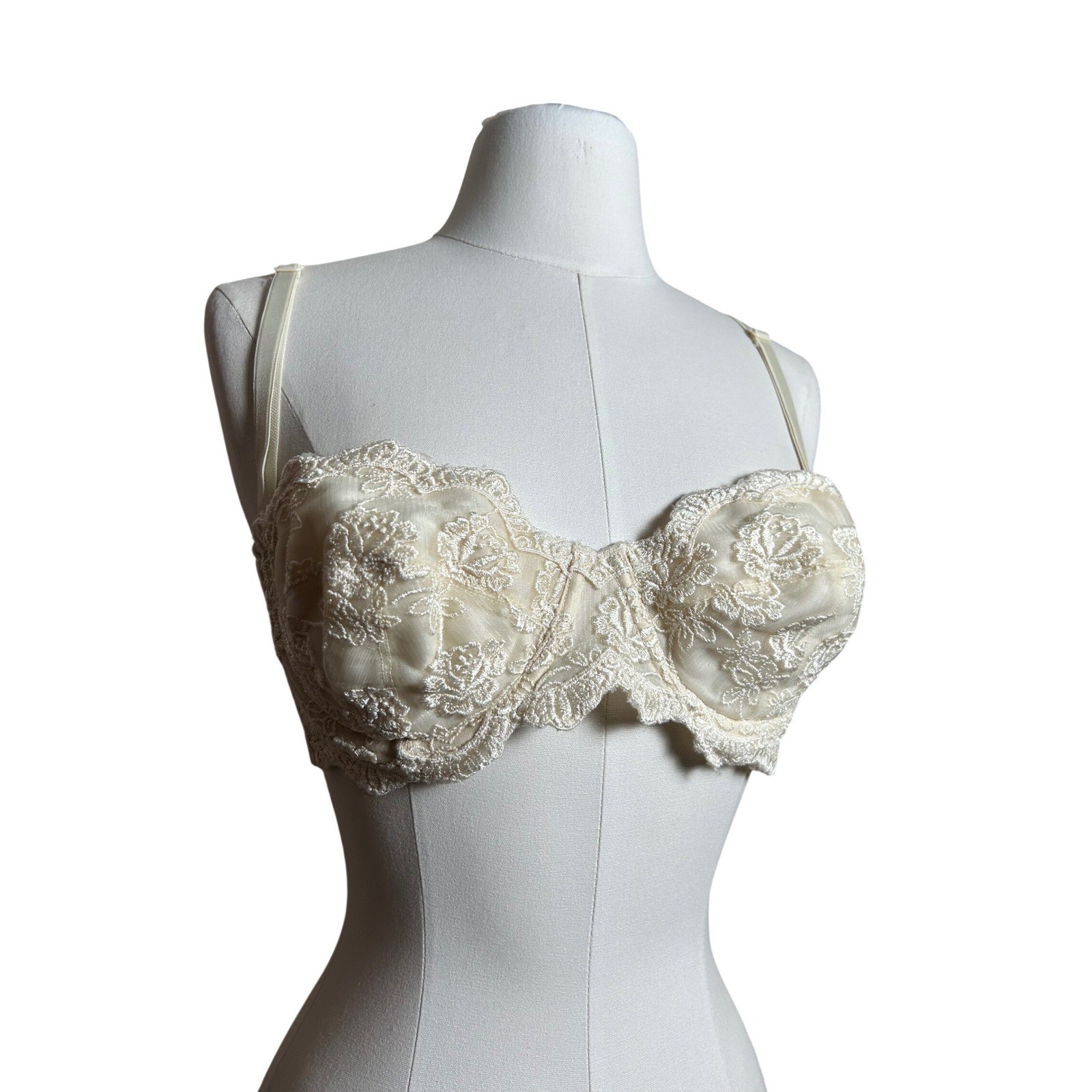 Victoria&rsquo;s Secret Vintage 90s Ivory Lace Floral Embroidered Underwire Bra 38B