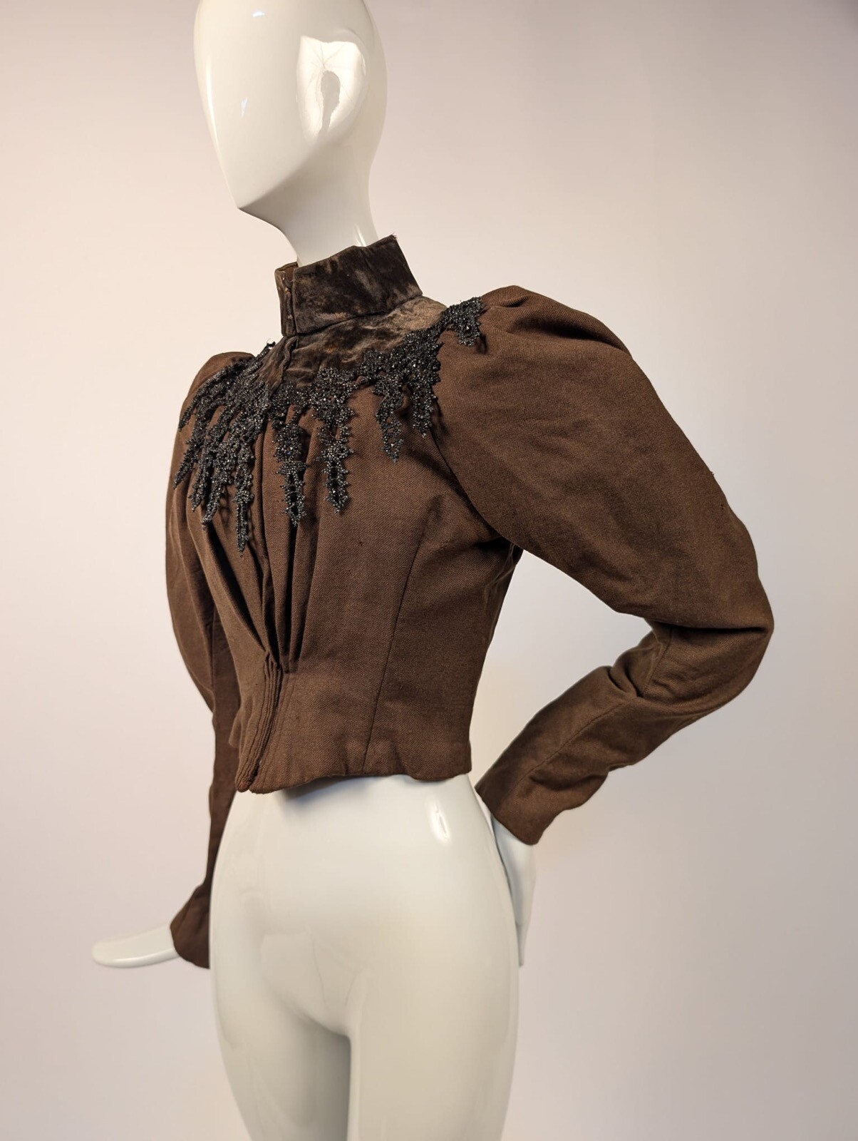 VICTORIAN 1890’S WOOL BODICE W PUFF SLEEVES W VELVET + JET BEAD NECKLINE