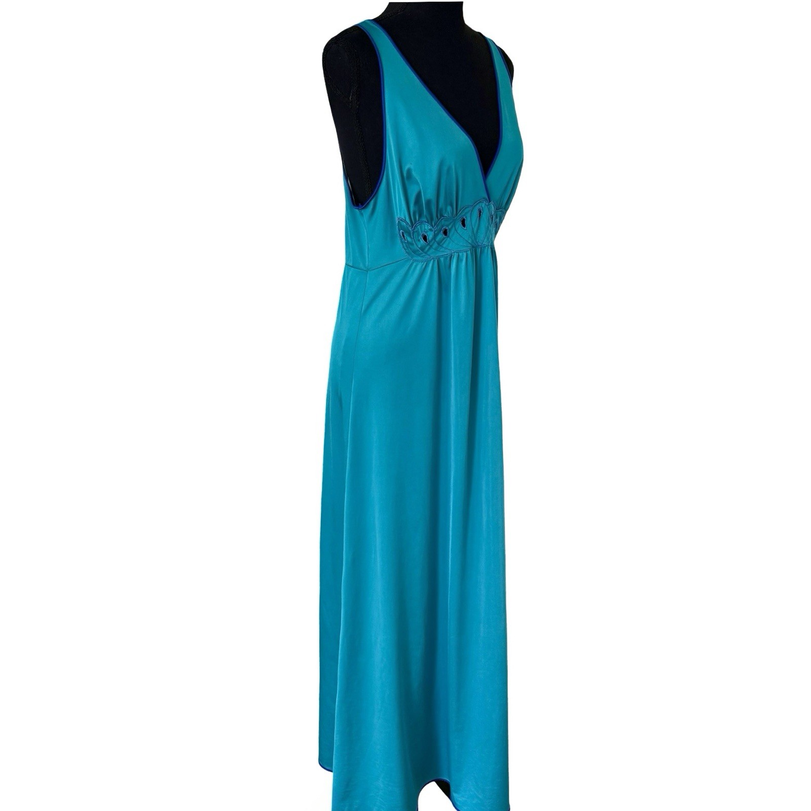 Vintage 70s Shadow Line Turquoise & Purple Embroidered Peacock Nightgown – Small