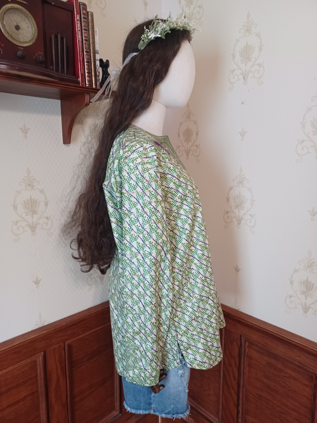 Vintage 1960s/70s Hand-Embroidered Green Purple Metallic Silver Mod Hippie Shirt